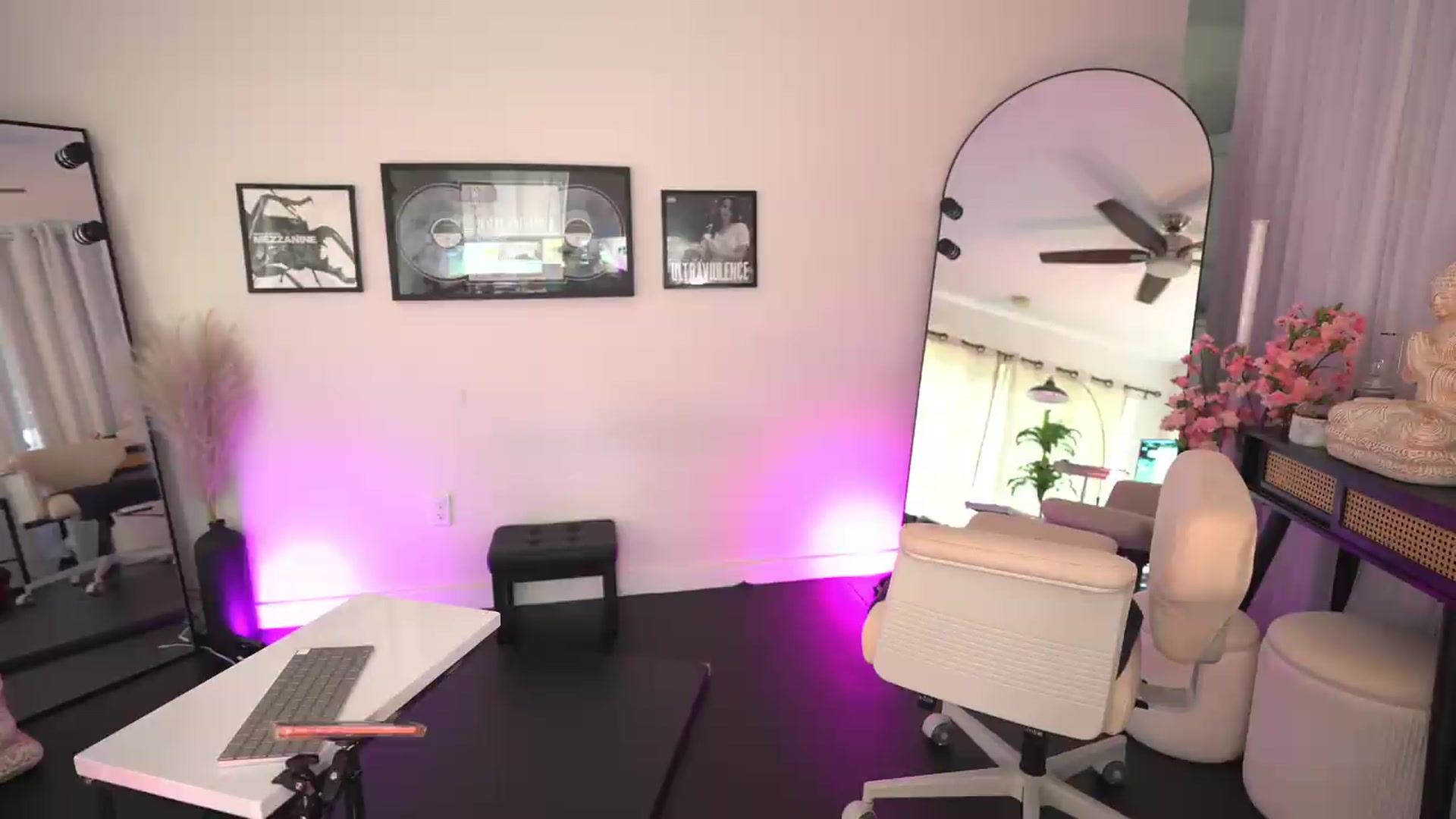 Gallery image thumbnail from ada_lovelace's myfreecams stream on, 06/03/2026, 04:16 image 11 of 20