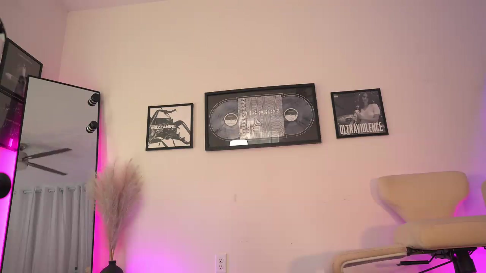 Gallery image thumbnail from ada_lovelace's myfreecams stream on, 07/11/2026, 02:01 image 11 of 20