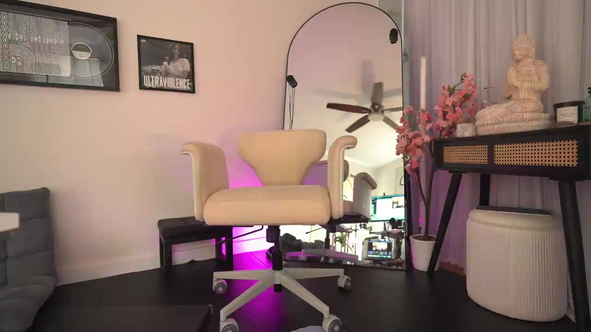 Gallery image thumbnail from ada_lovelace's myfreecams stream on, 07/28/2026, 01:25 image 1 of 20