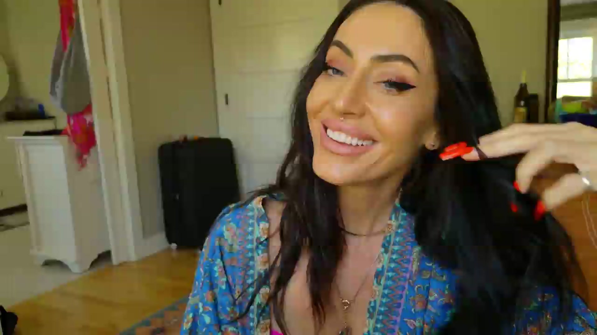 Gallery image thumbnail from ada_lovelace's myfreecams stream on, 08/12/2026, 22:35 image 6 of 20