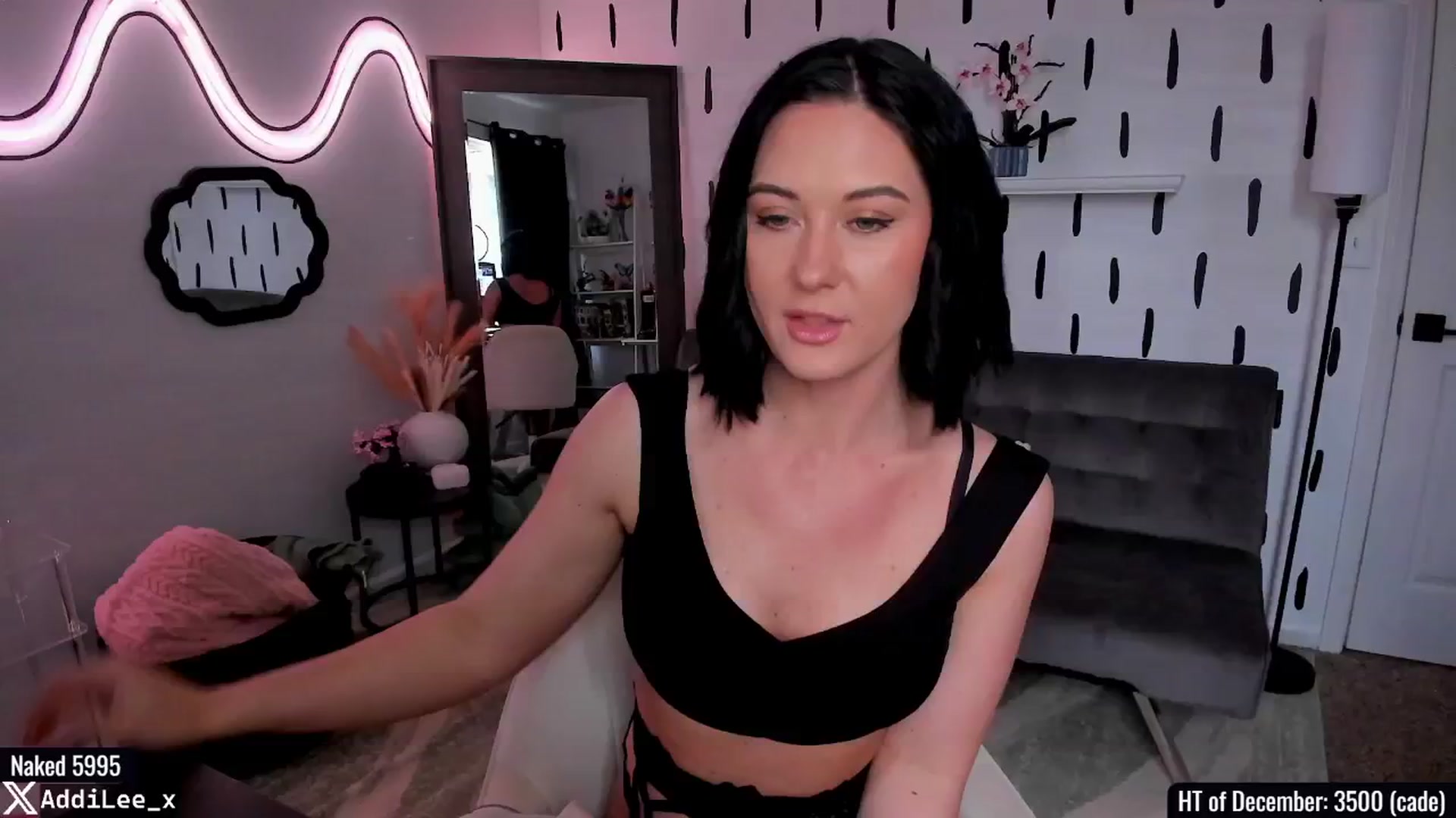 Gallery image thumbnail from addi_x's myfreecams stream on, 12/17/2024, 19:21 image 17 of 20
