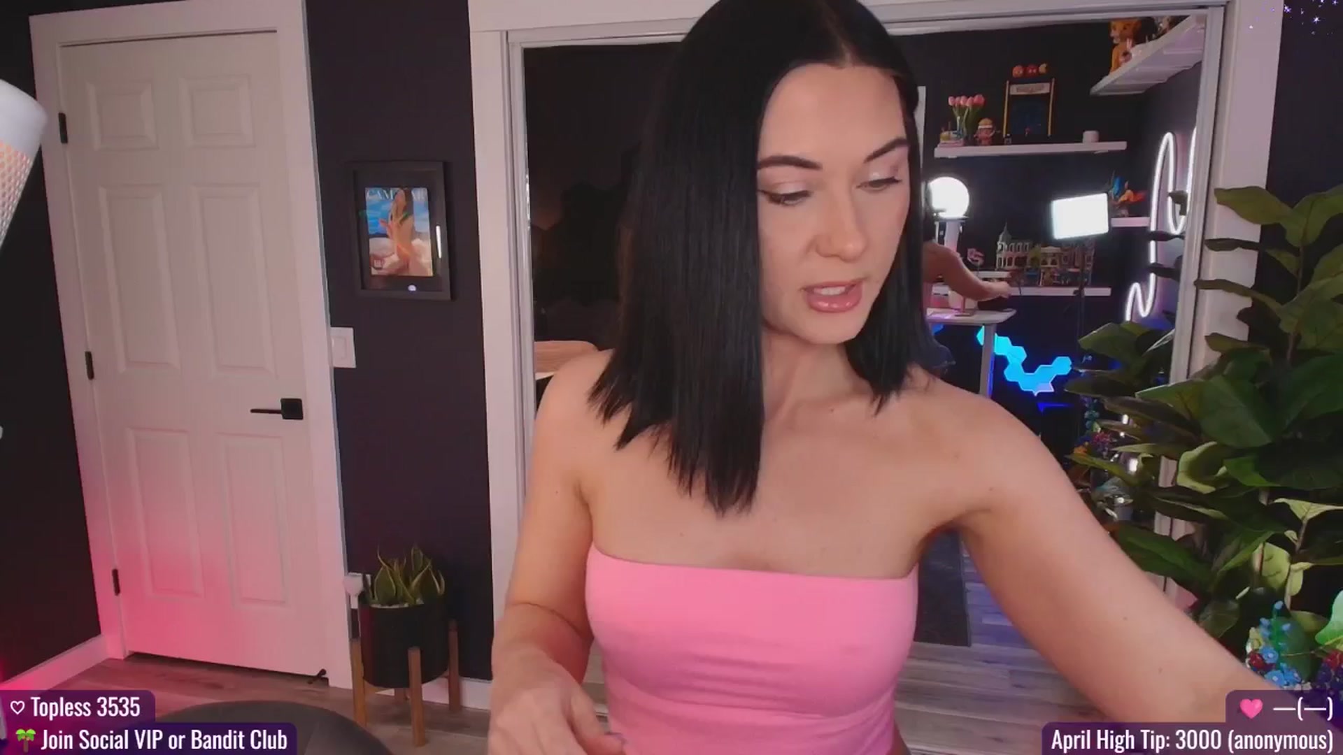 Gallery image thumbnail from addi_x's myfreecams stream on, 04/07/2025, 21:42 image 1 of 20