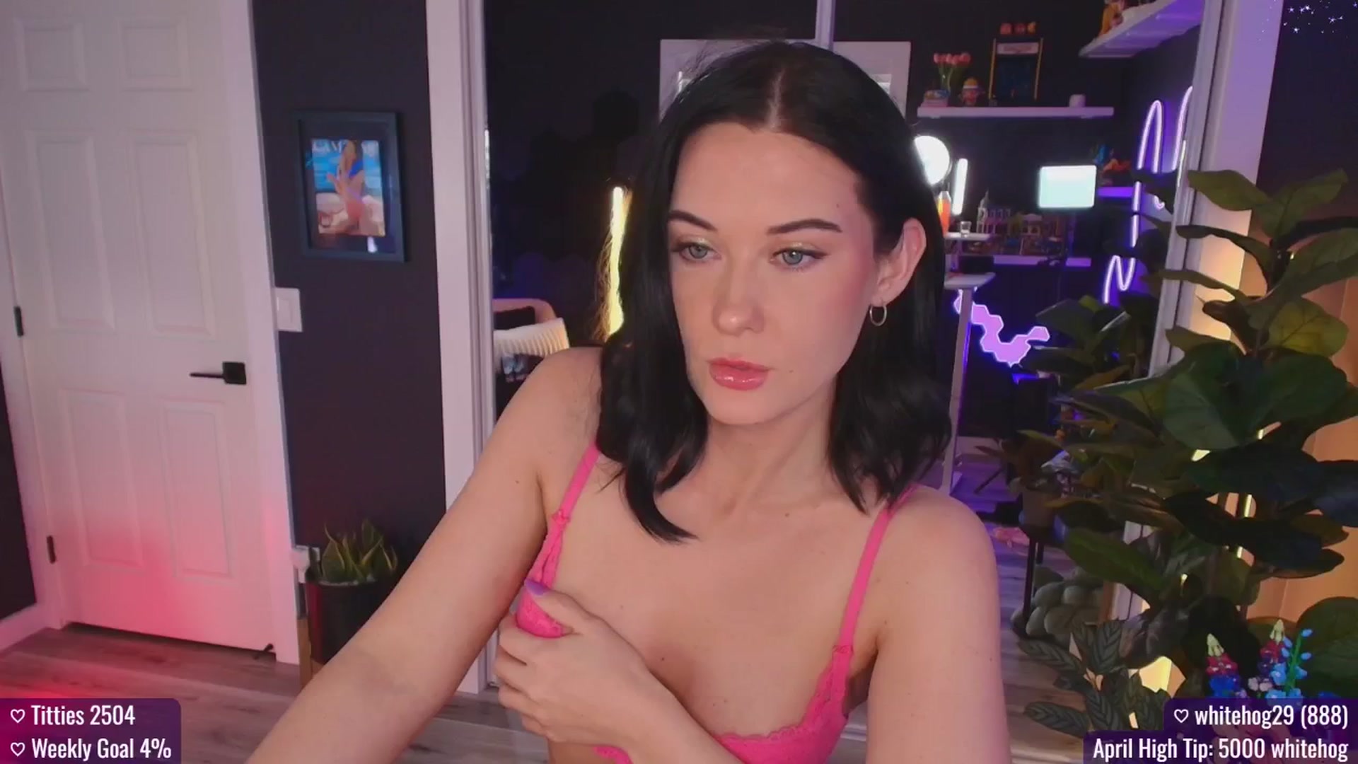 Gallery image thumbnail from addi_x's myfreecams stream on, 04/14/2025, 22:03 image 19 of 20