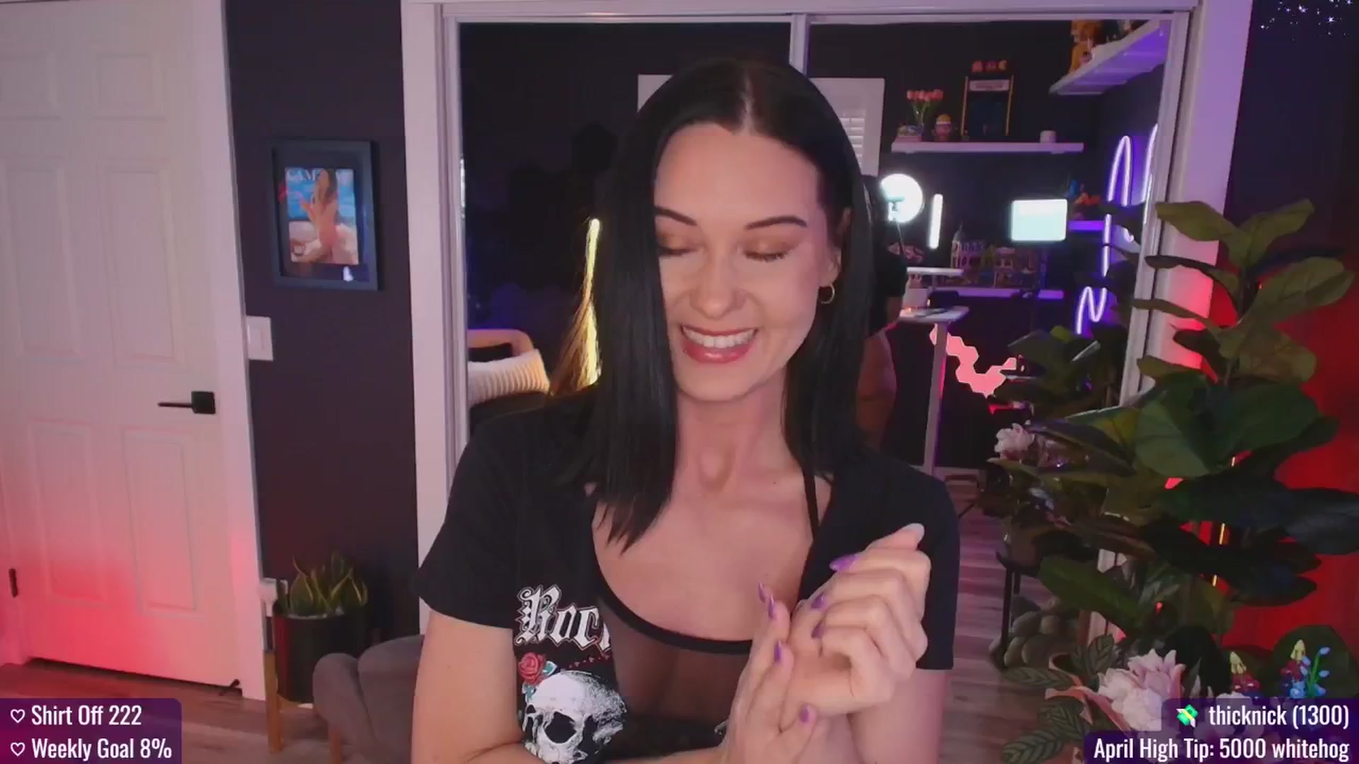 Gallery image thumbnail from addi_x's myfreecams stream on, 04/15/2025, 21:09 image 16 of 20