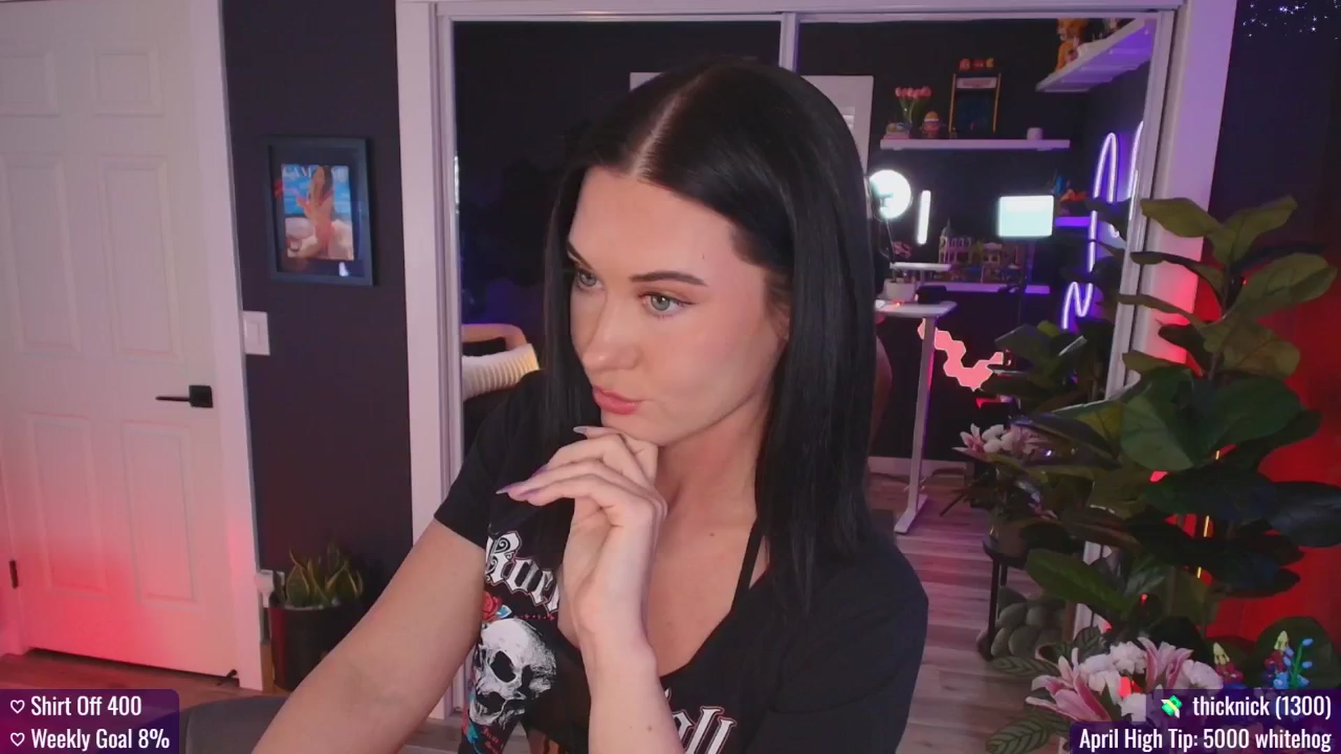 Gallery image thumbnail from addi_x's myfreecams stream on, 04/15/2025, 21:09 image 6 of 20