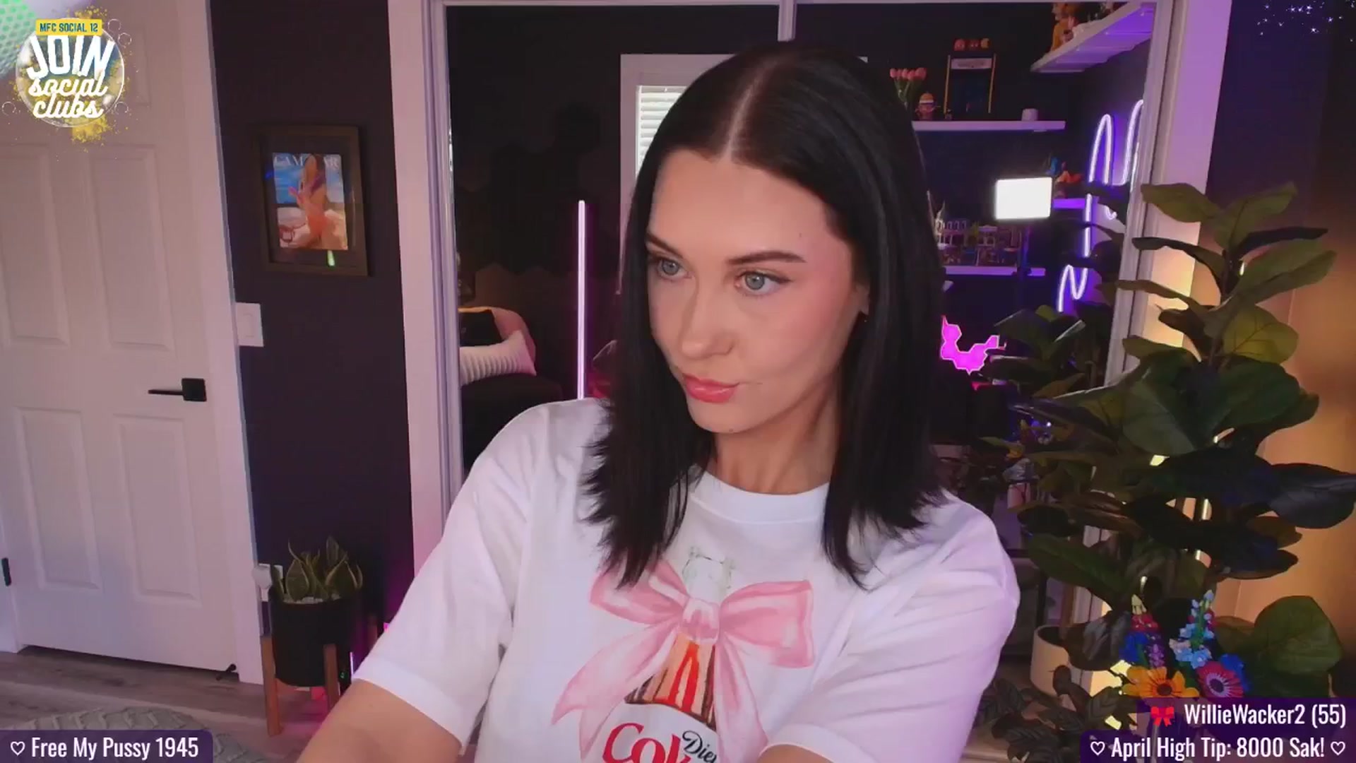 Gallery image thumbnail from addi_x's myfreecams stream on, 04/28/2025, 21:31 image 4 of 20