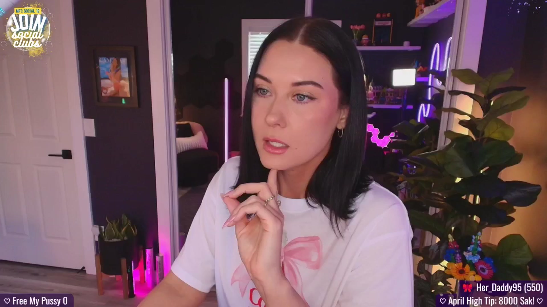 Gallery image thumbnail from addi_x's myfreecams stream on, 04/28/2025, 21:31 image 17 of 20