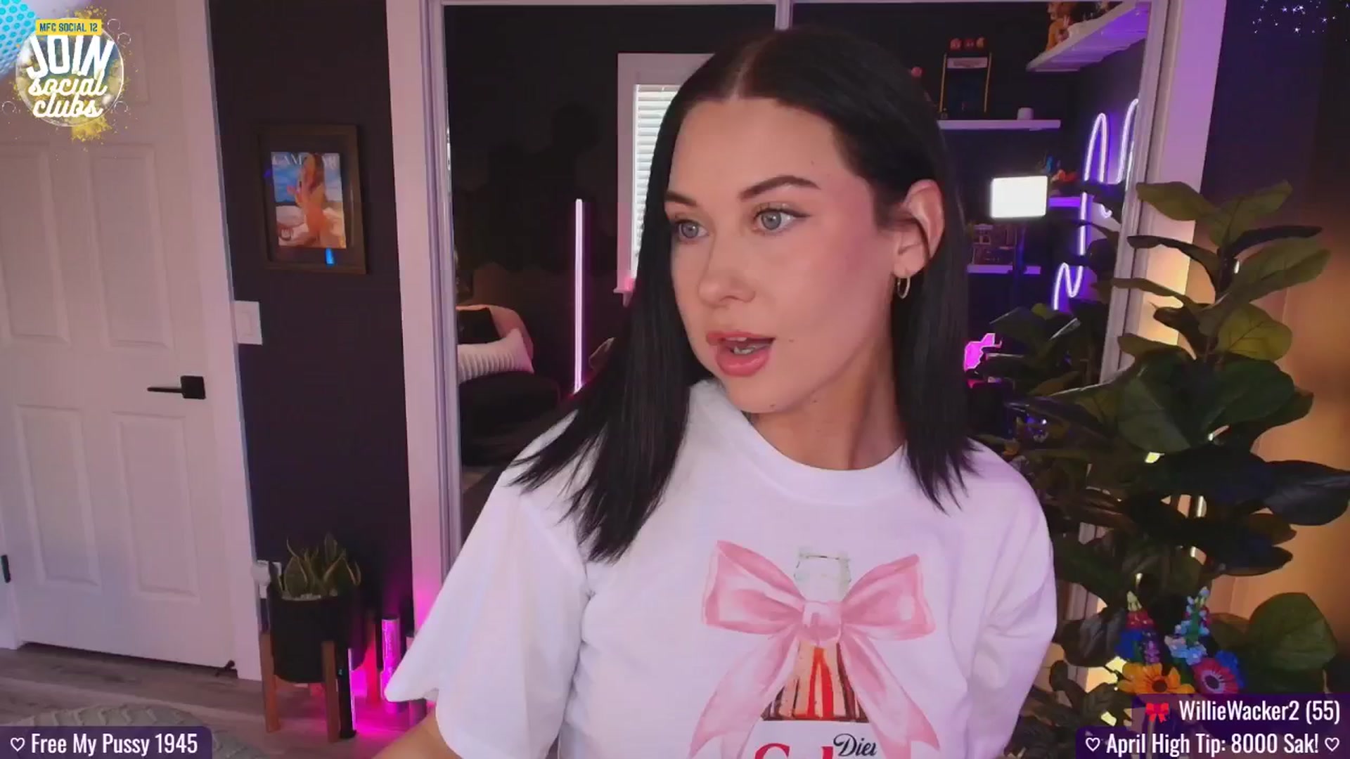 Gallery image thumbnail from addi_x's myfreecams stream on, 04/28/2025, 21:31 image 5 of 20