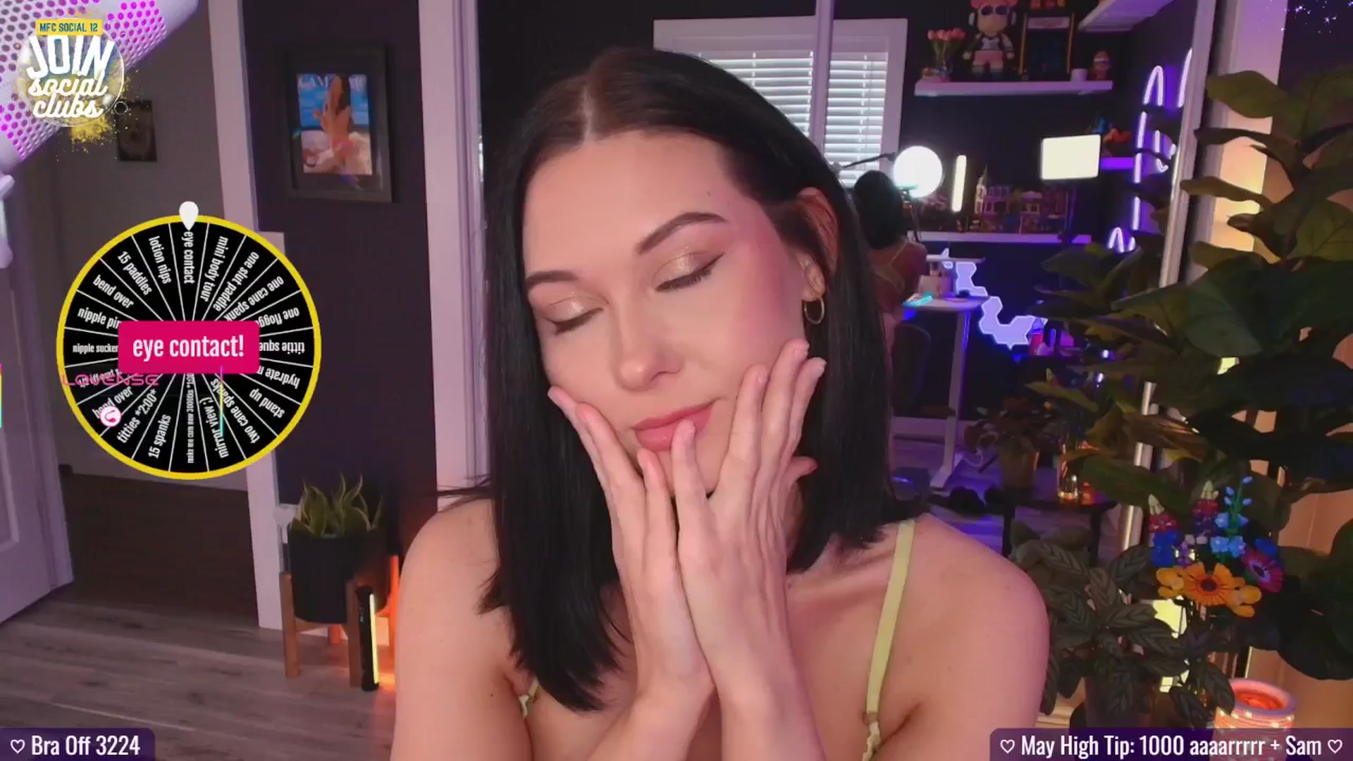 Gallery image thumbnail from addi_x's myfreecams stream on, 05/05/2025, 18:04 image 4 of 20