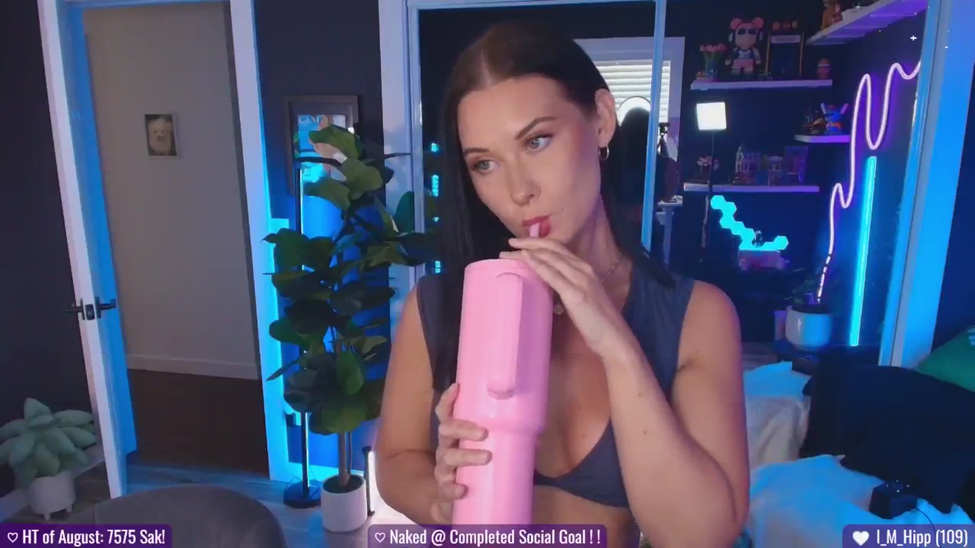 Gallery image thumbnail from addi_x's myfreecams stream on, 08/12/2025, 19:09 image 12 of 20