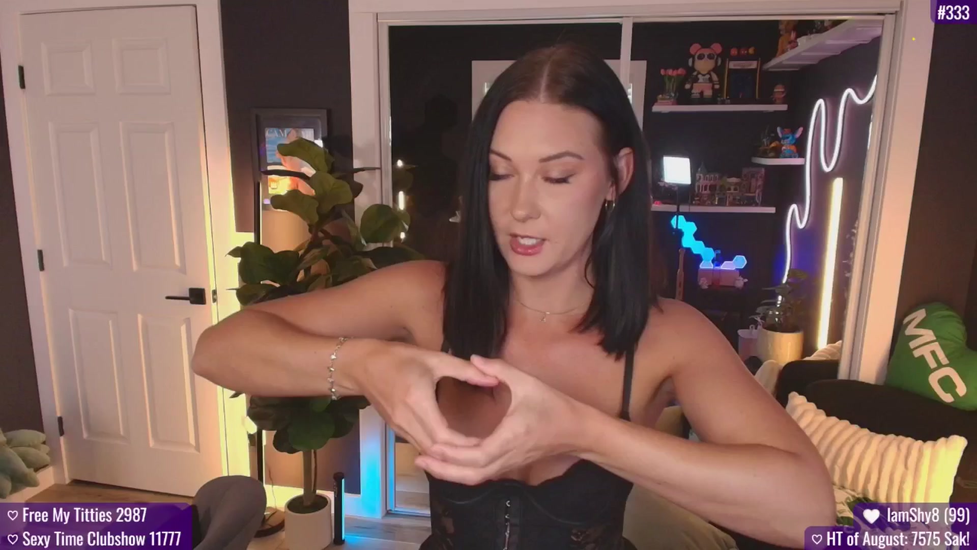 Gallery image thumbnail from addi_x's myfreecams stream on, 08/13/2025, 20:33 image 3 of 20