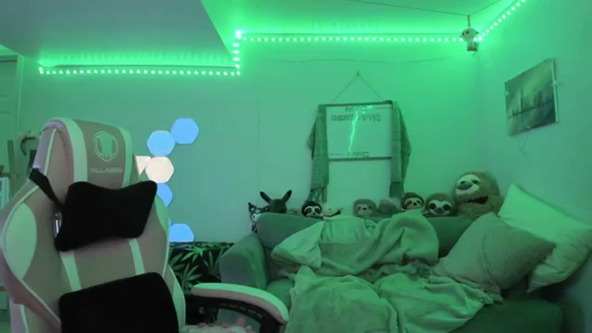 Gallery image thumbnail from adi_spice's myfreecams stream on, 12/21/2023, 04:41 image 5 of 20