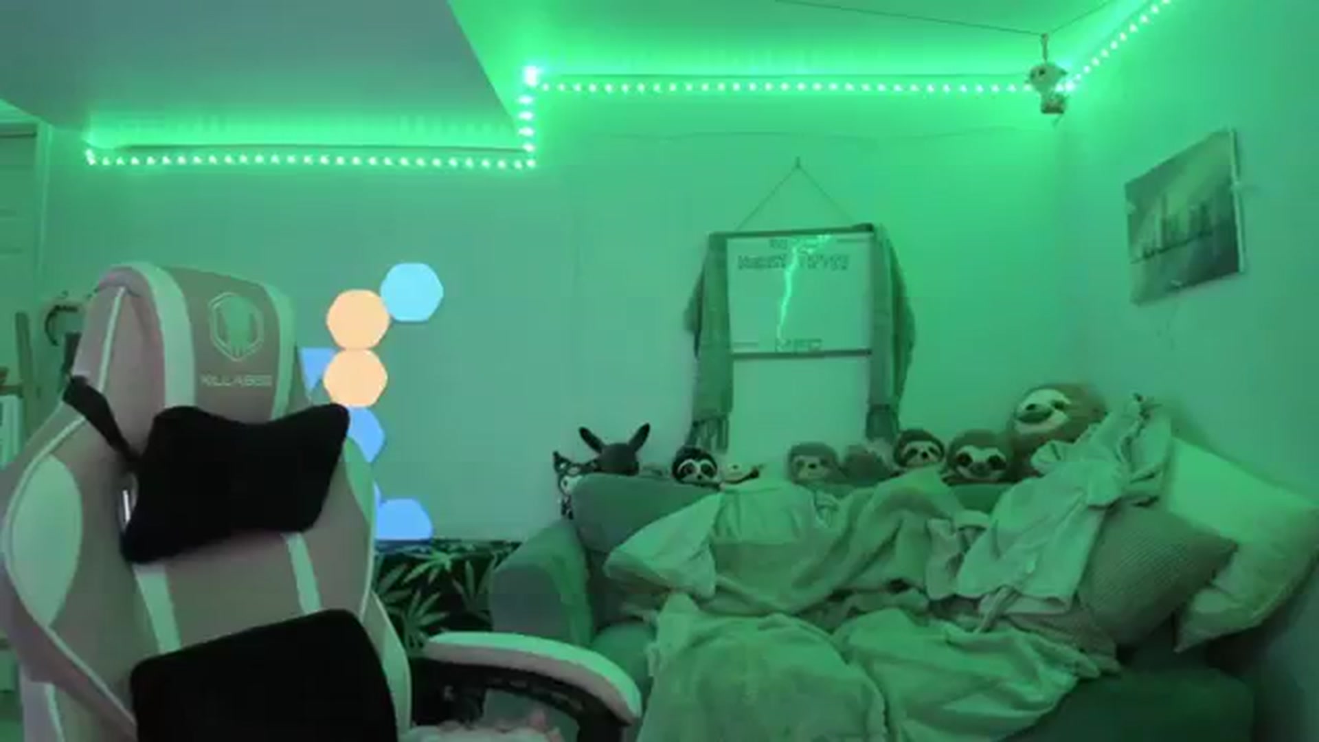 Gallery image thumbnail from adi_spice's myfreecams stream on, 12/21/2023, 04:41 image 8 of 20