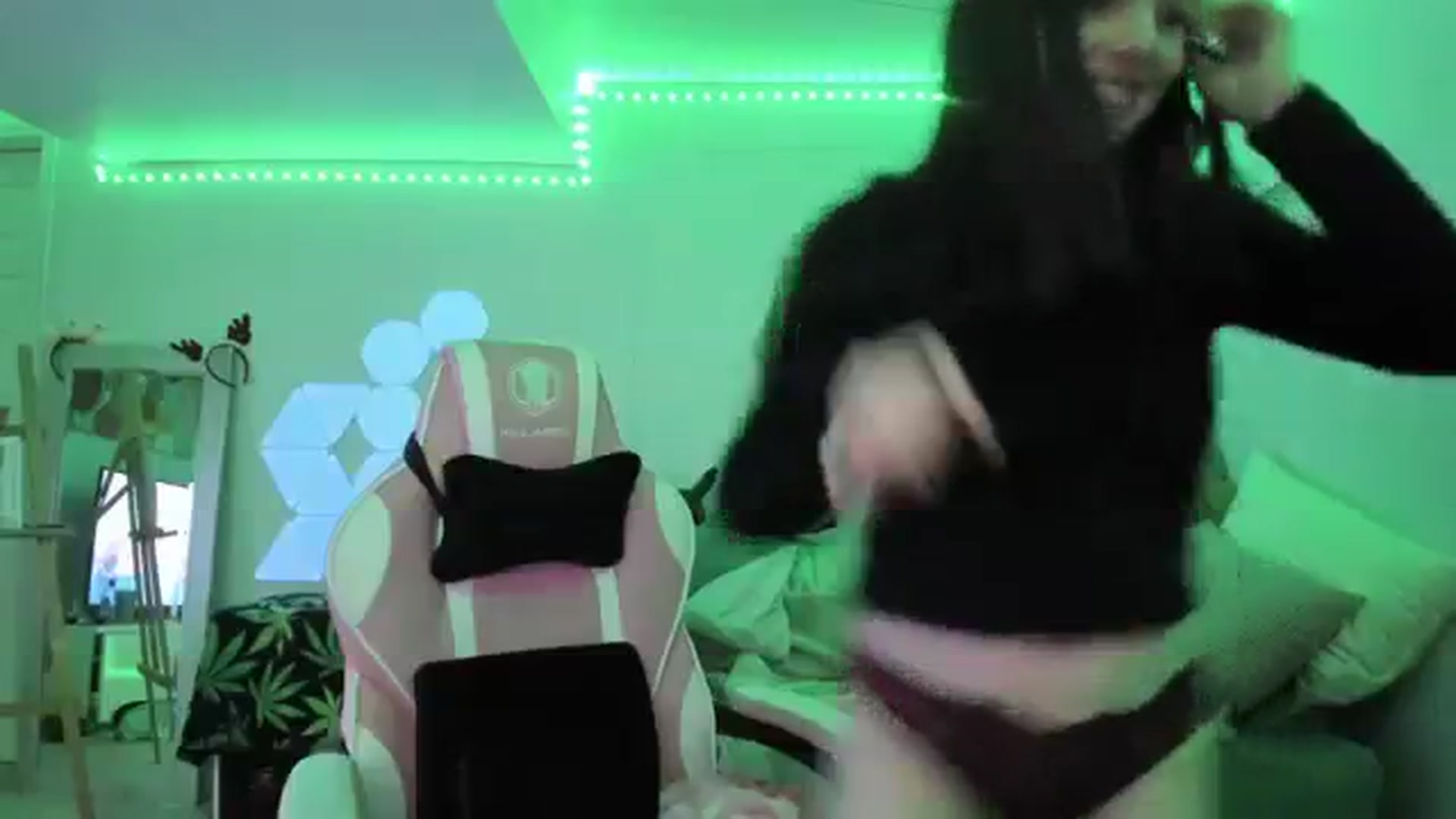 Gallery image thumbnail from adi_spice's myfreecams stream on, 12/21/2023, 04:41 image 4 of 20