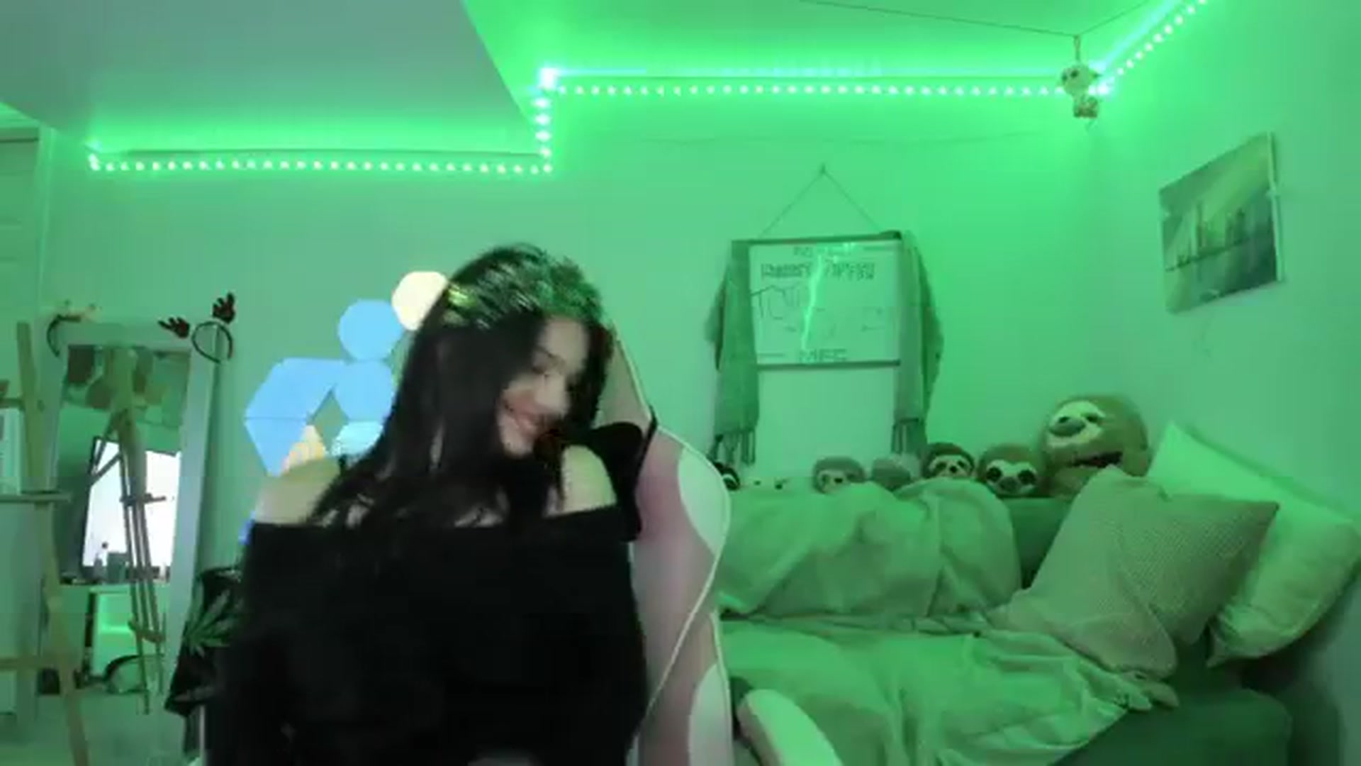 Gallery image thumbnail from adi_spice's myfreecams stream on, 12/21/2023, 04:41 image 3 of 20