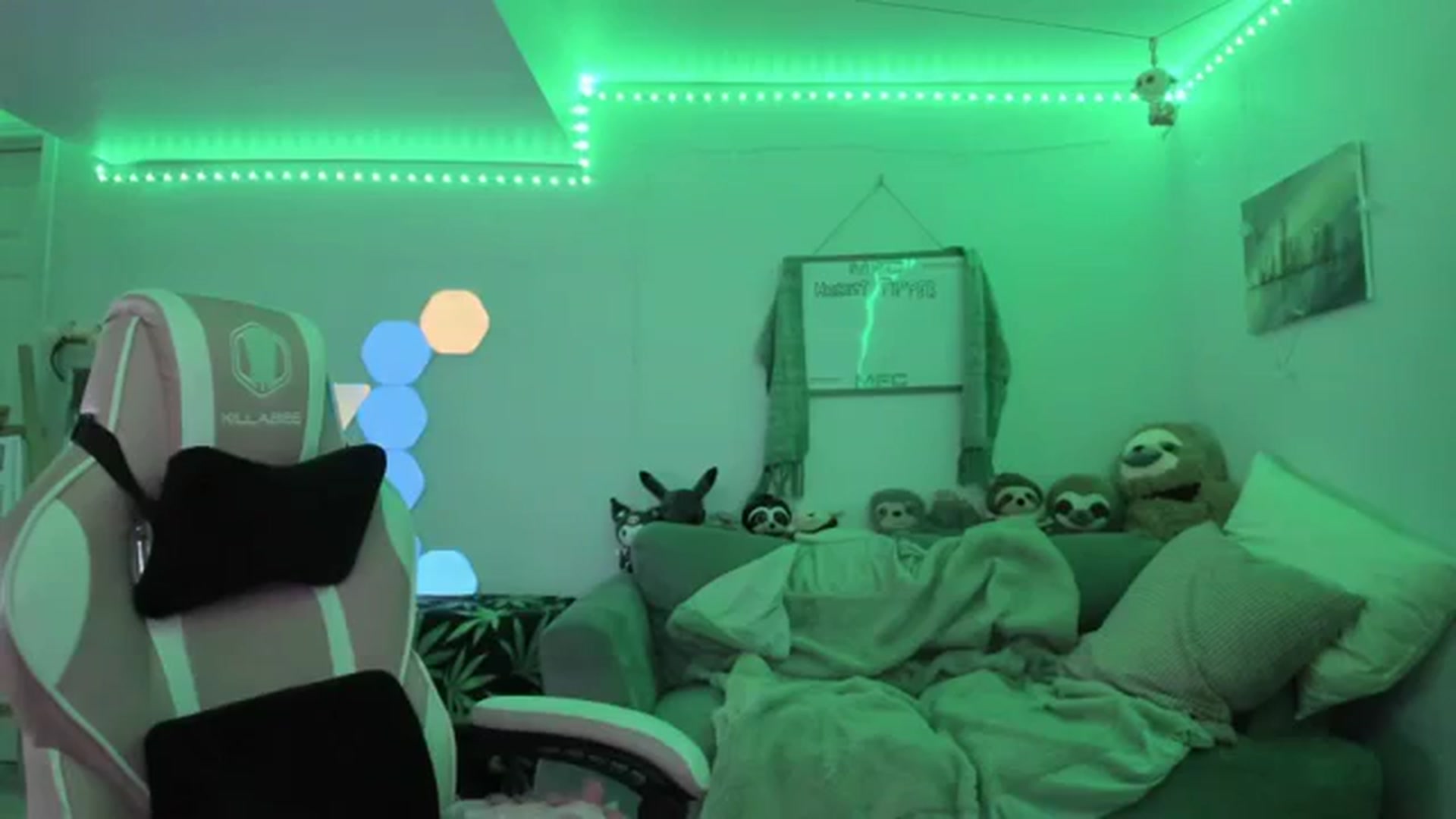 Gallery image thumbnail from adi_spice's myfreecams stream on, 12/21/2023, 04:41 image 6 of 20