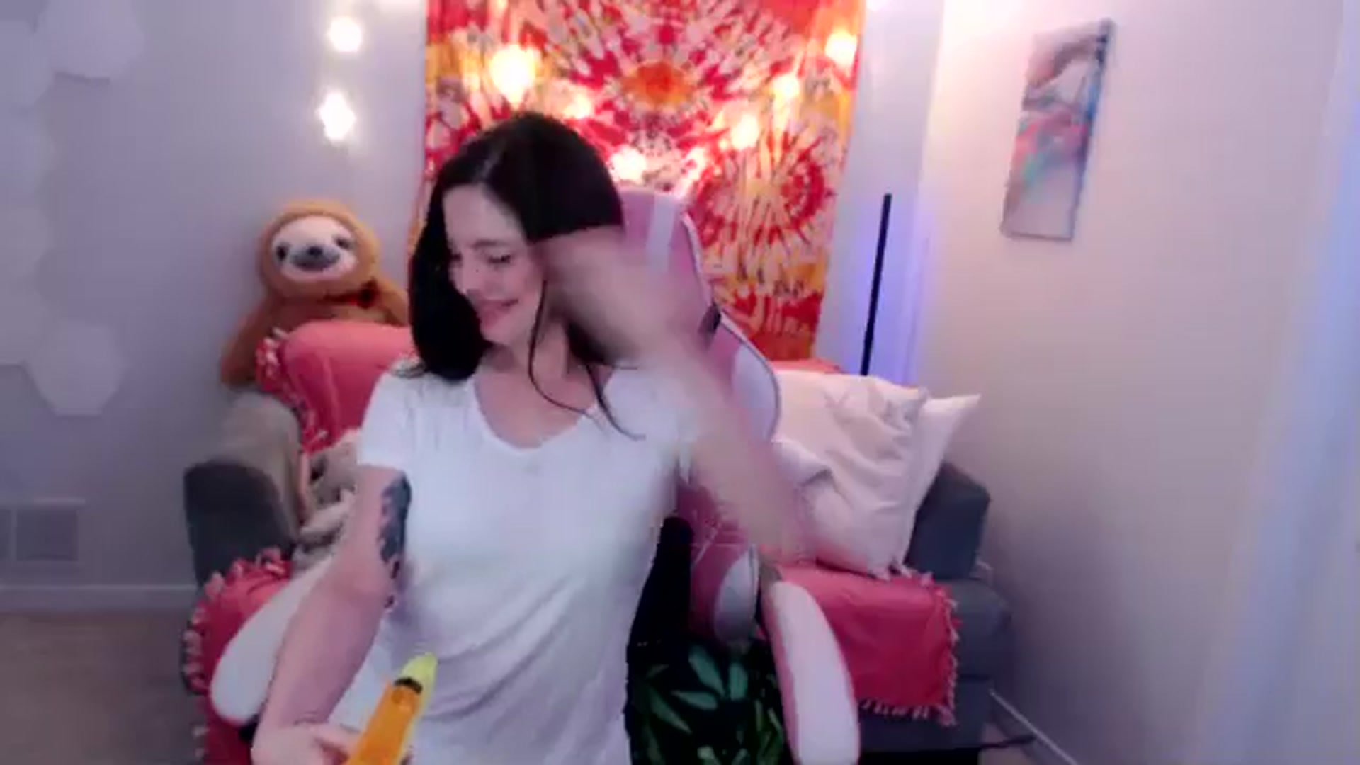 Gallery image thumbnail from adira_rose's myfreecams stream on, 08/08/2024, 01:37 image 9 of 20
