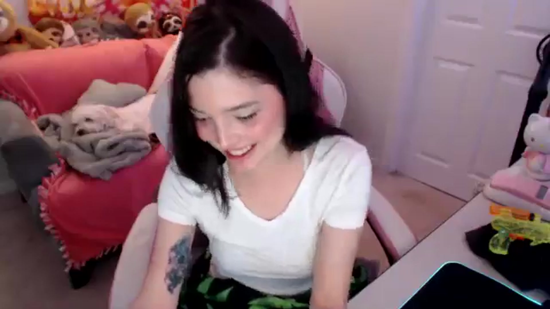 Gallery image thumbnail from adira_rose's myfreecams stream on, 08/08/2024, 01:37 image 2 of 20