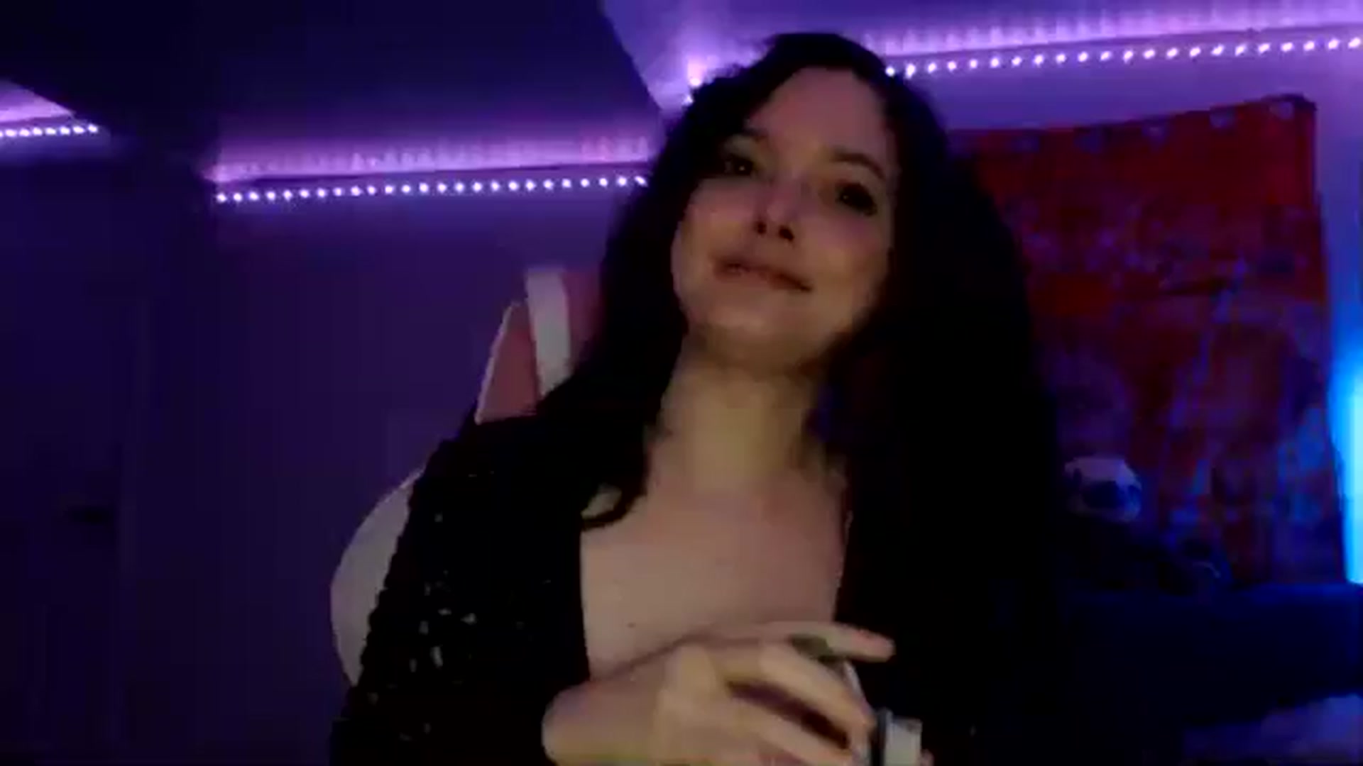Gallery image thumbnail from adira_rose's myfreecams stream on, 08/17/2024, 05:24 image 3 of 20