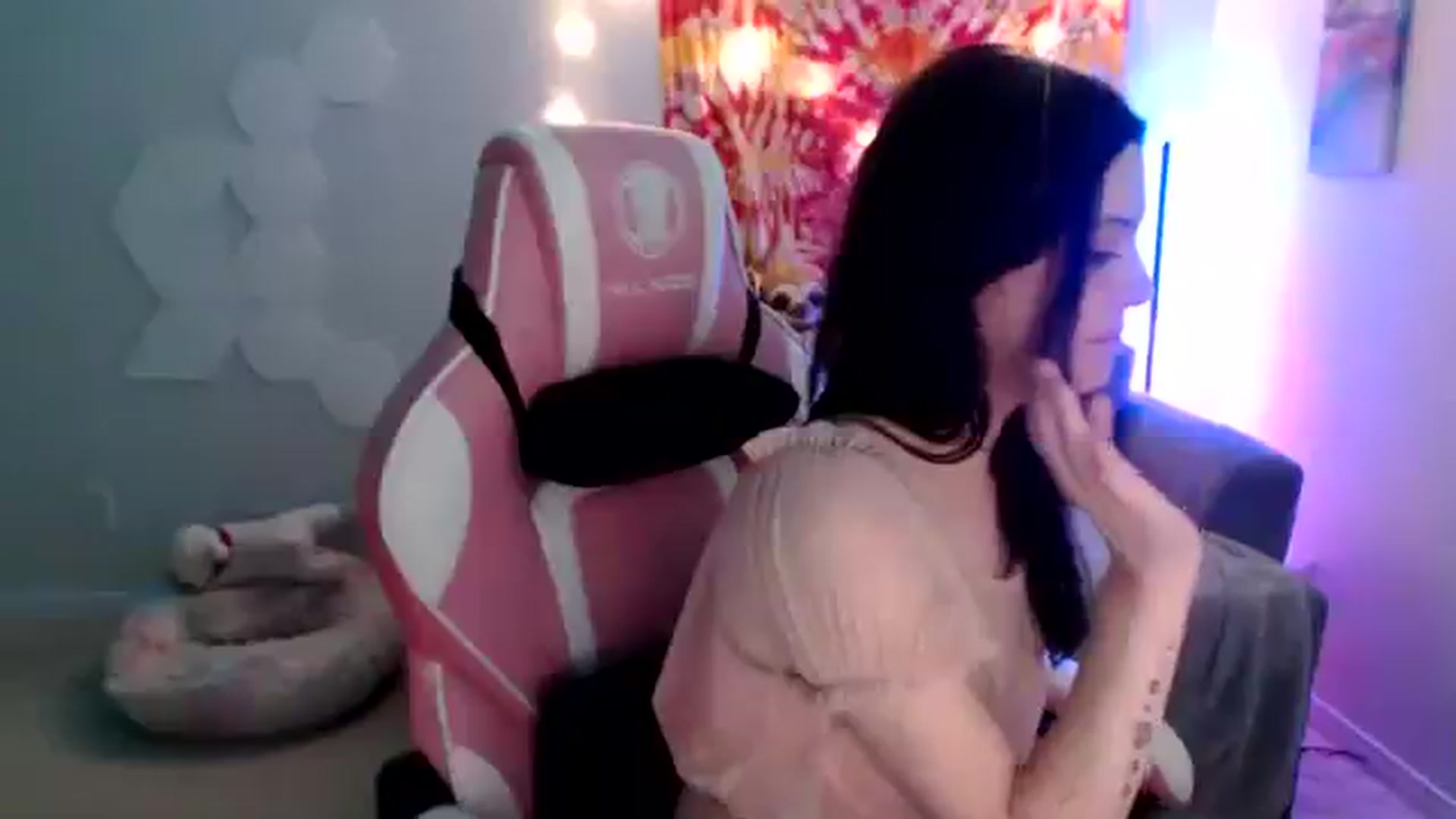 Gallery image thumbnail from adira_rose's myfreecams stream on, 08/18/2024, 03:40 image 17 of 20