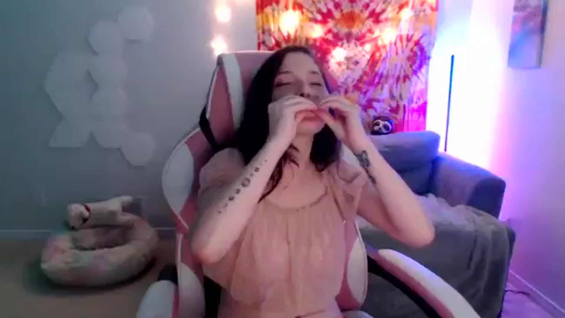 Gallery image thumbnail from adira_rose's myfreecams stream on, 08/18/2024, 03:40 image 14 of 20