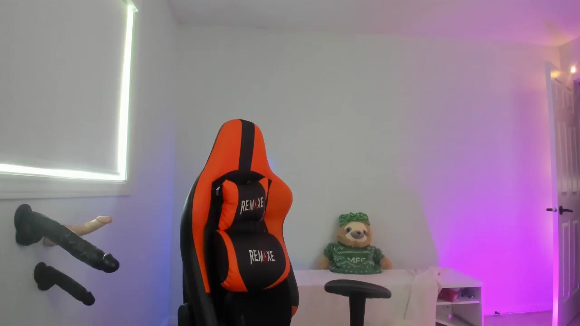 Gallery image thumbnail from adira_rose's myfreecams stream on, 08/03/2025, 17:11 image 5 of 20