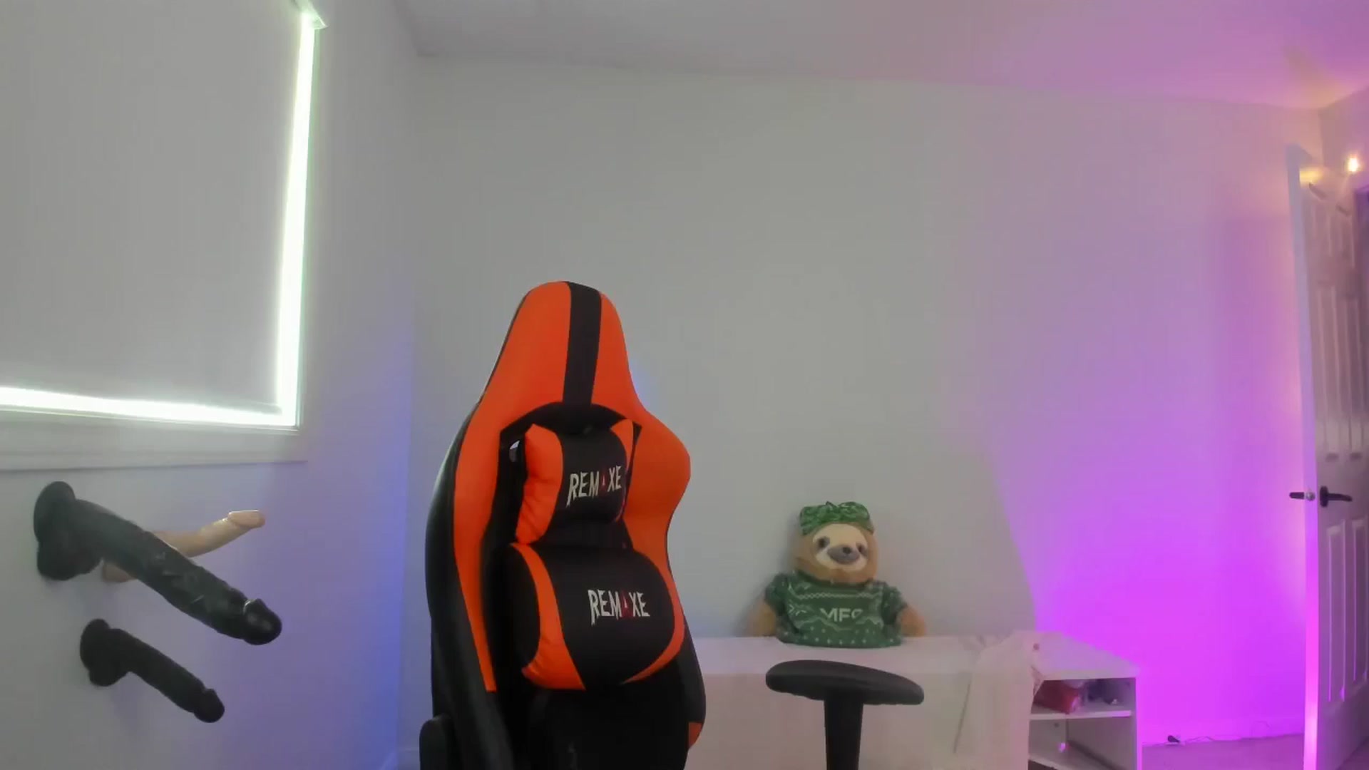 Gallery image thumbnail from adira_rose's myfreecams stream on, 08/03/2025, 17:11 image 6 of 20