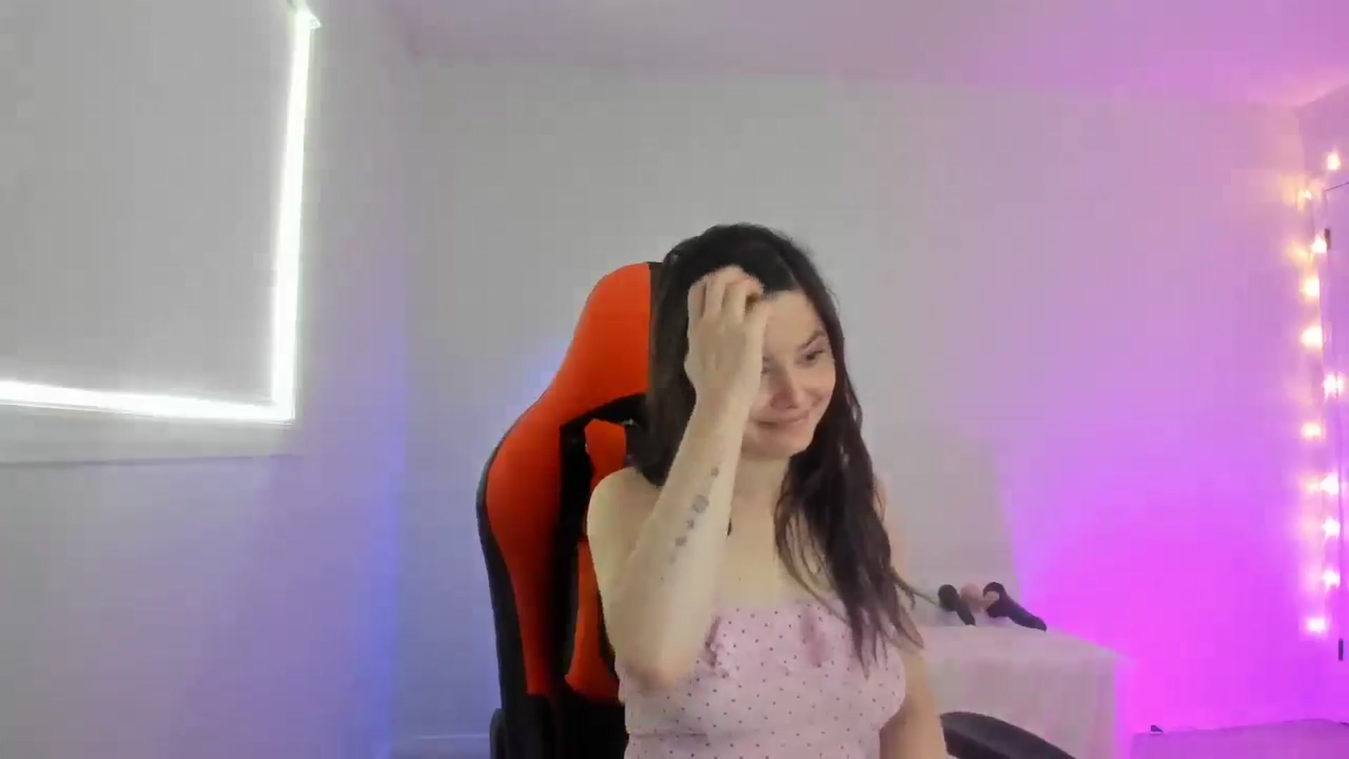 Gallery image thumbnail from adira_rose's myfreecams stream on, 08/03/2025, 17:11 image 11 of 20