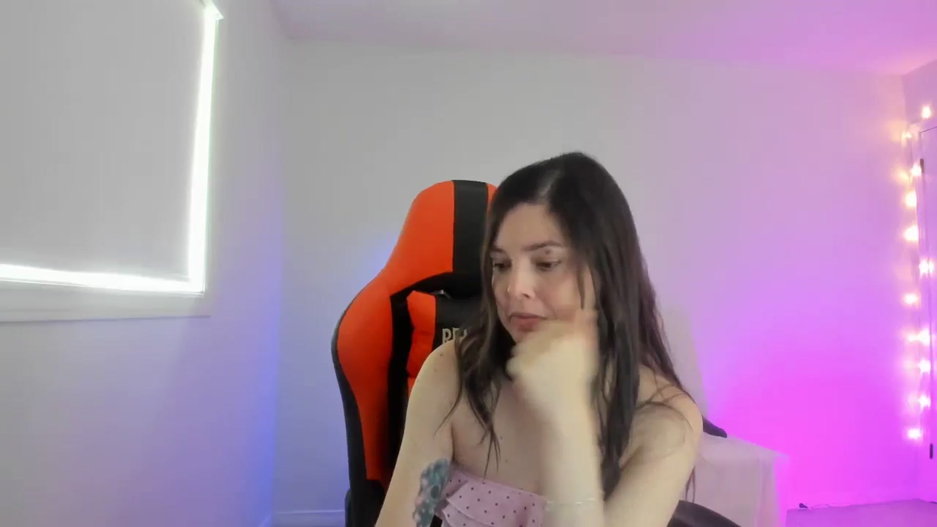 Gallery image thumbnail from adira_rose's myfreecams stream on, 08/03/2025, 17:11 image 14 of 20