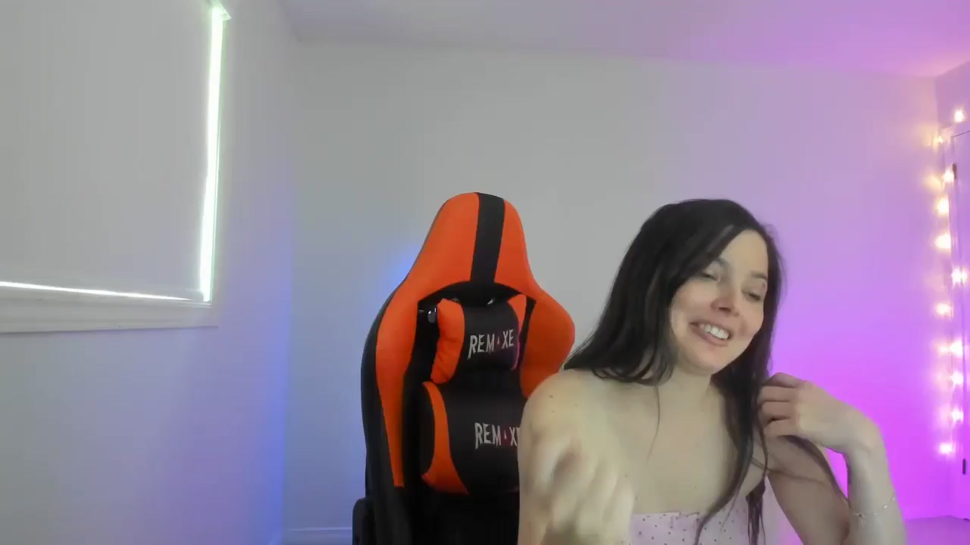 Gallery image thumbnail from adira_rose's myfreecams stream on, 08/03/2025, 18:11 image 17 of 20