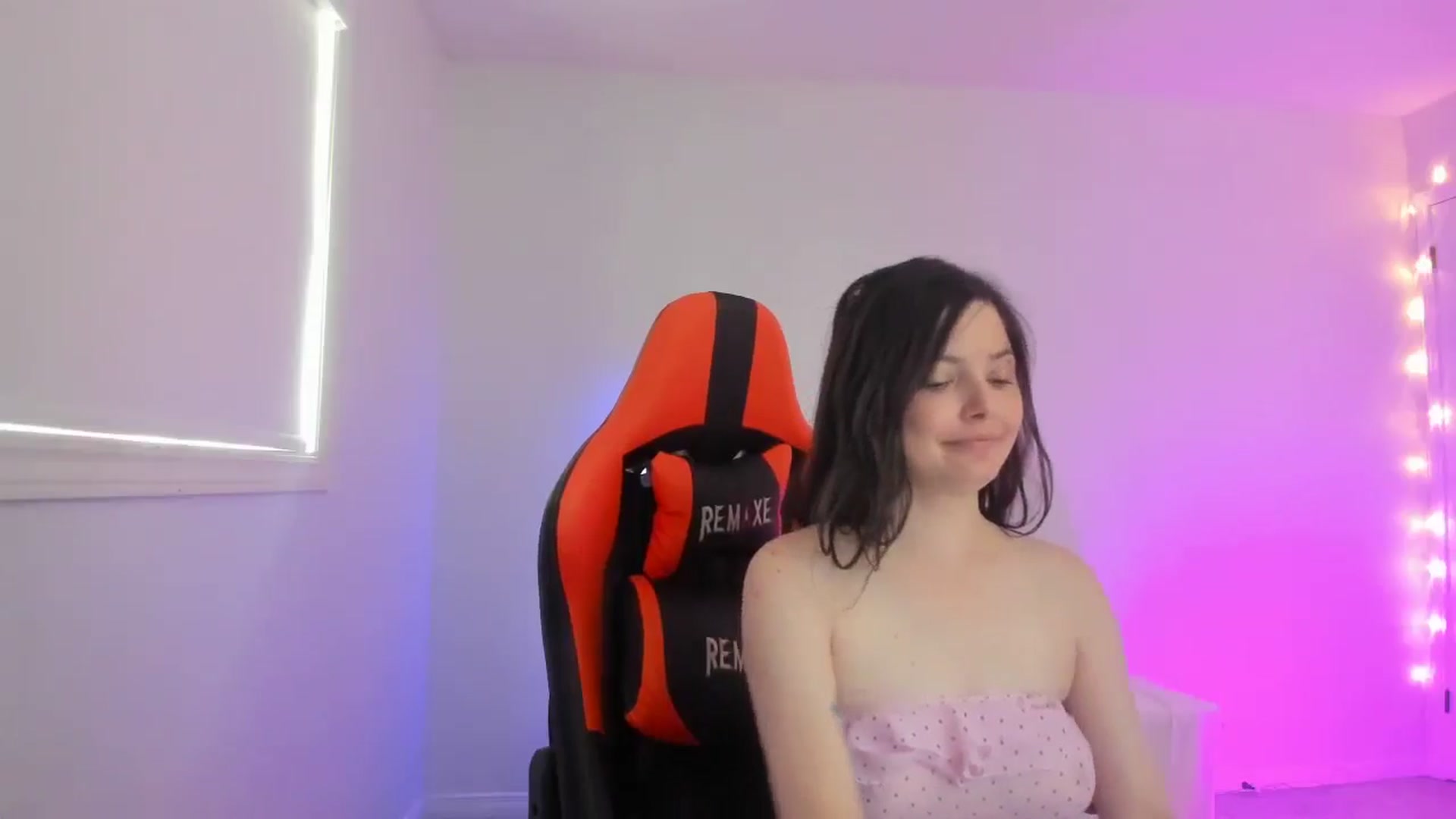 Gallery image thumbnail from adira_rose's myfreecams stream on, 08/03/2025, 18:11 image 6 of 20