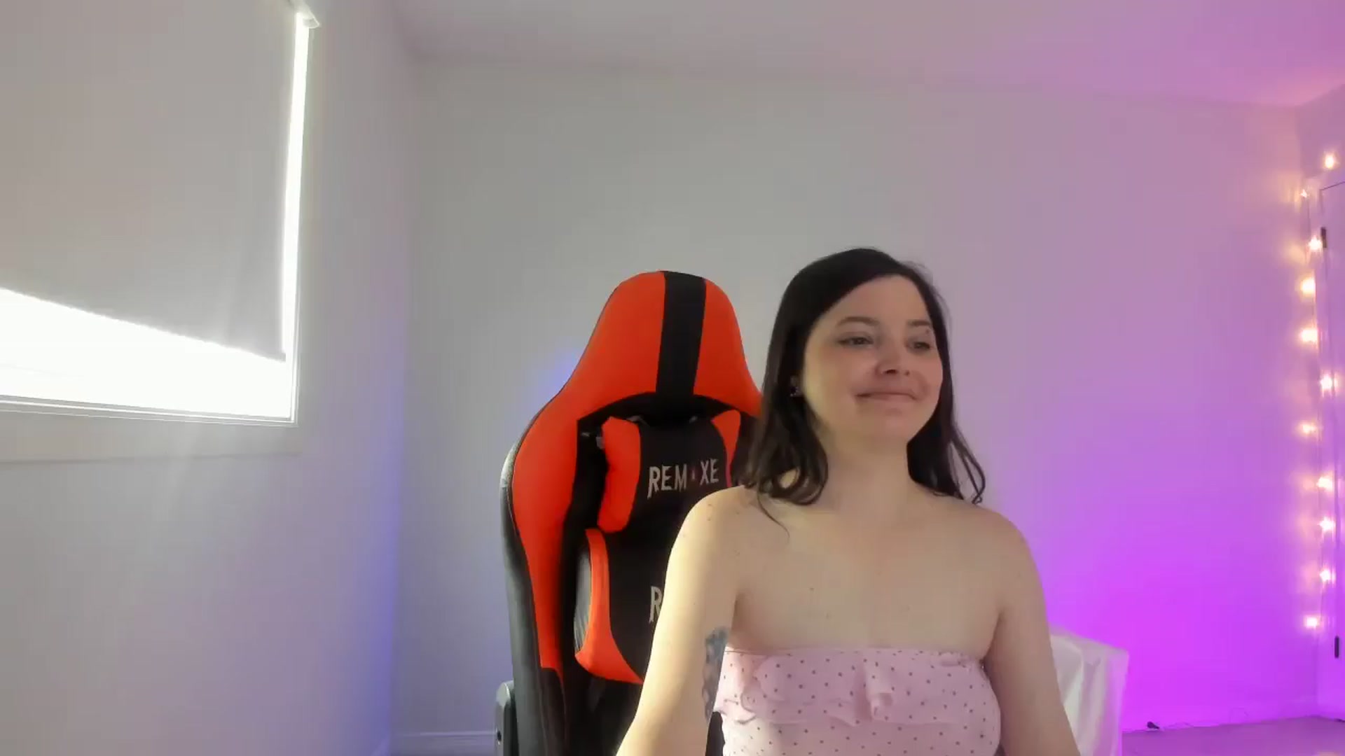 Gallery image thumbnail from adira_rose's myfreecams stream on, 08/03/2025, 18:11 image 4 of 20