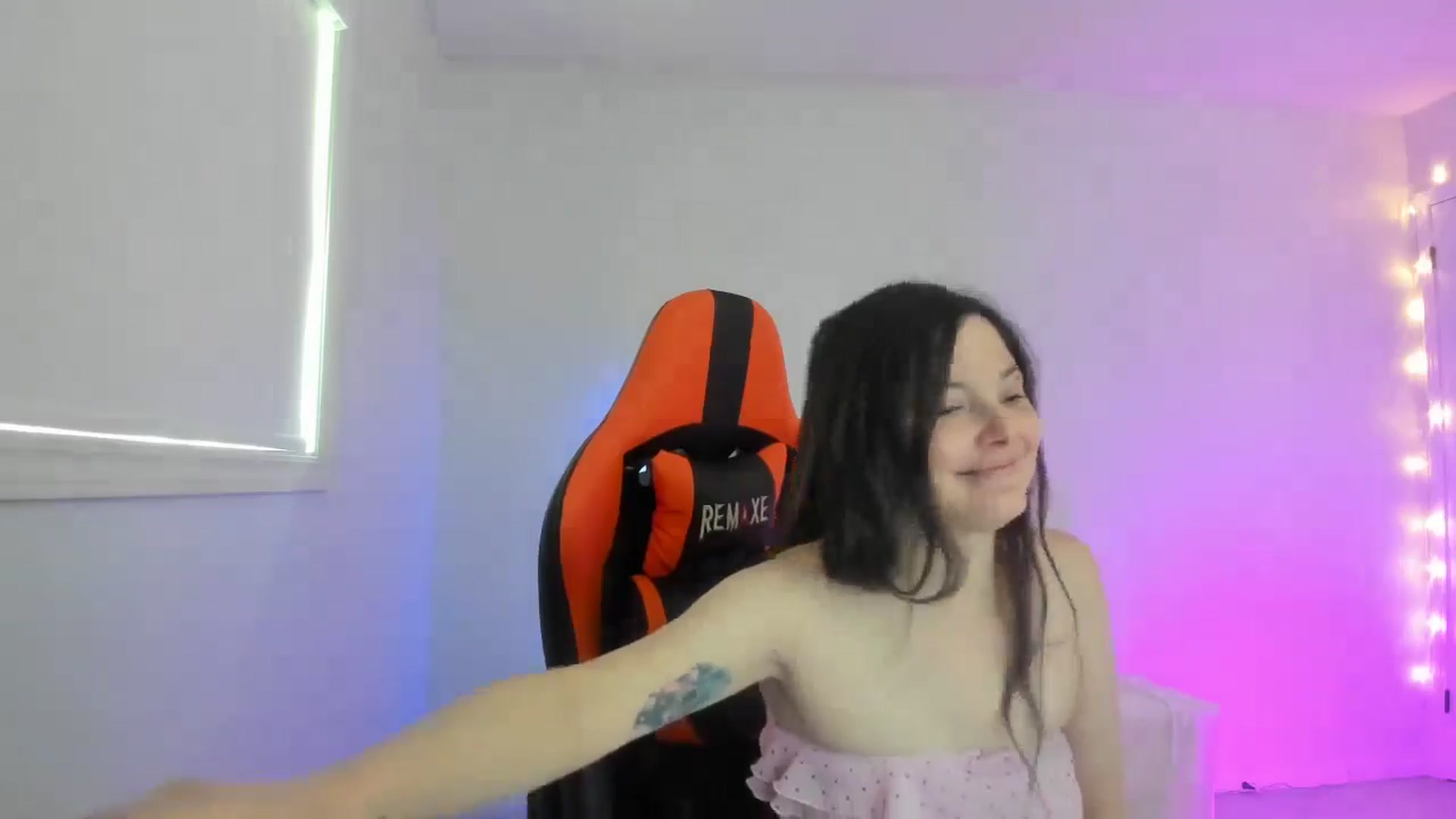 Gallery image thumbnail from adira_rose's myfreecams stream on, 08/03/2025, 18:11 image 18 of 20