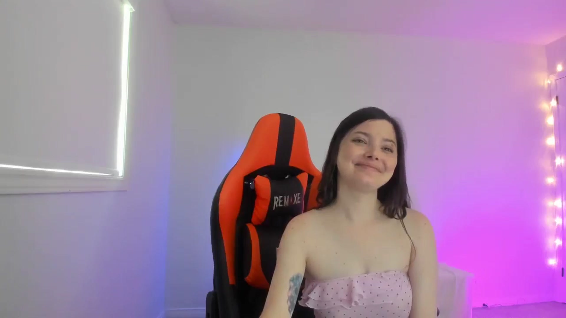 Gallery image thumbnail from adira_rose's myfreecams stream on, 08/03/2025, 18:11 image 10 of 20