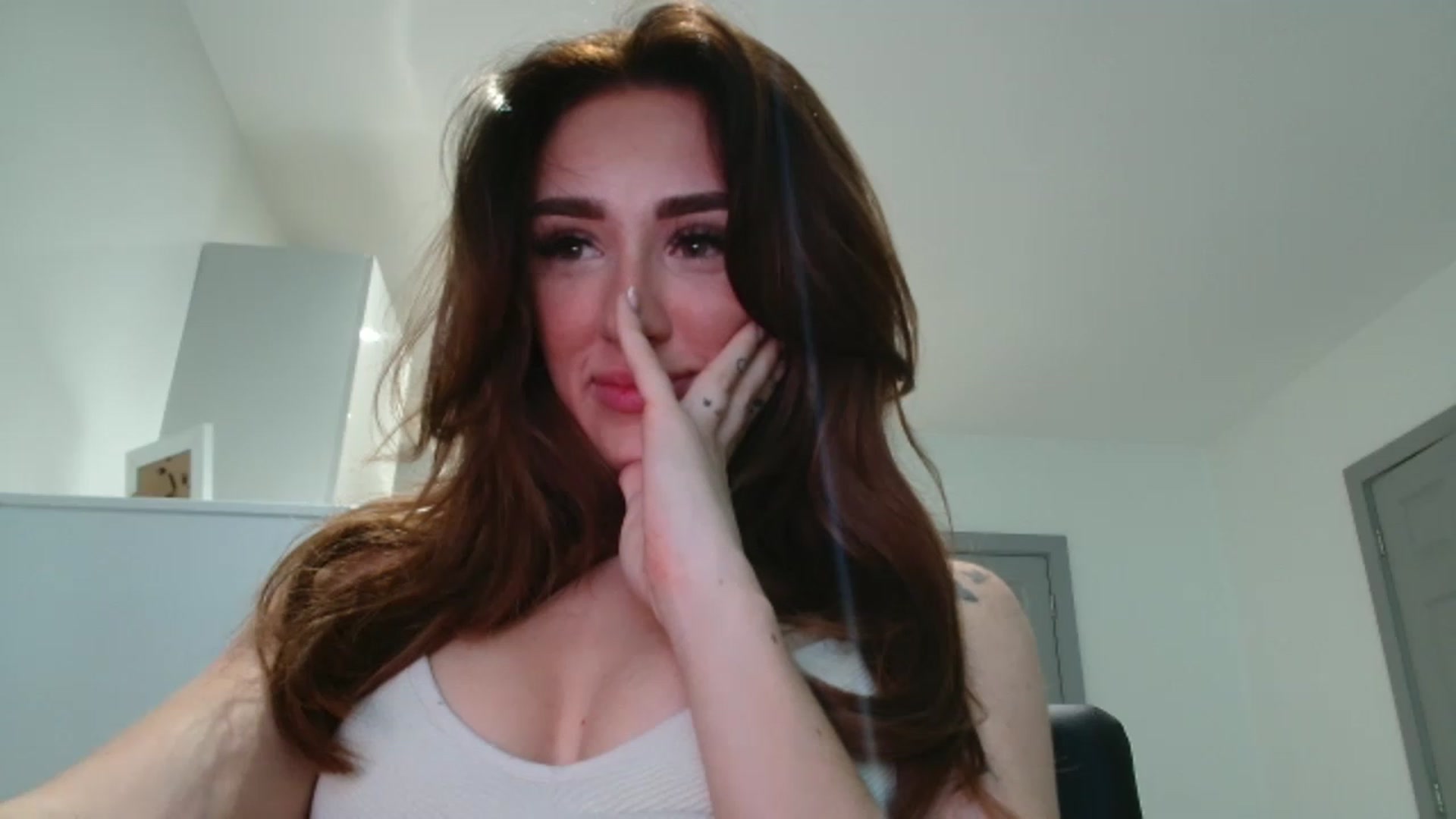 Gallery image thumbnail from adorealice's myfreecams stream on, 06/15/2023, 05:48 image 2 of 20
