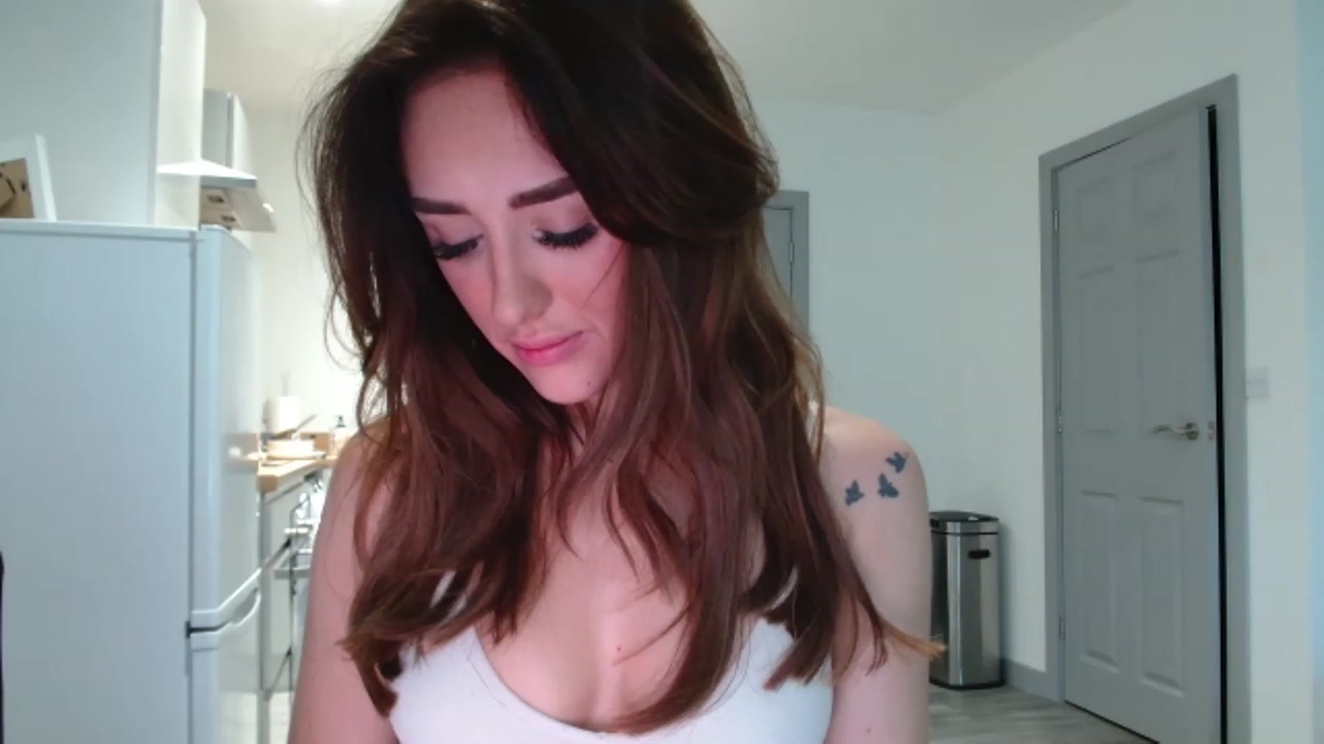 Gallery image thumbnail from adorealice's myfreecams stream on, 06/15/2023, 05:48 image 1 of 20