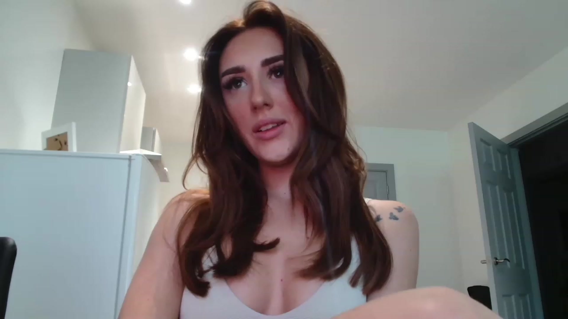 Gallery image thumbnail from adorealice's myfreecams stream on, 06/15/2023, 06:44 image 11 of 20