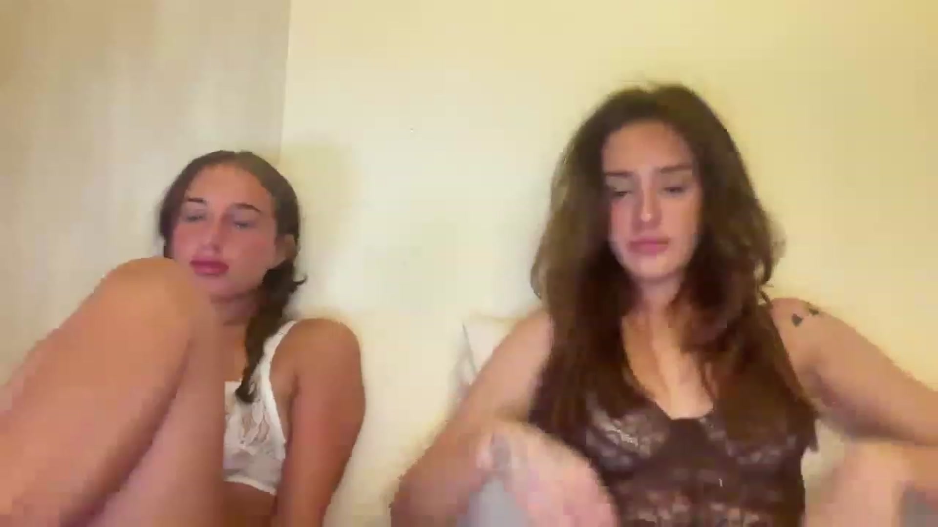 Gallery image thumbnail from adorealice's myfreecams stream on, 07/16/2023, 20:12 image 4 of 20