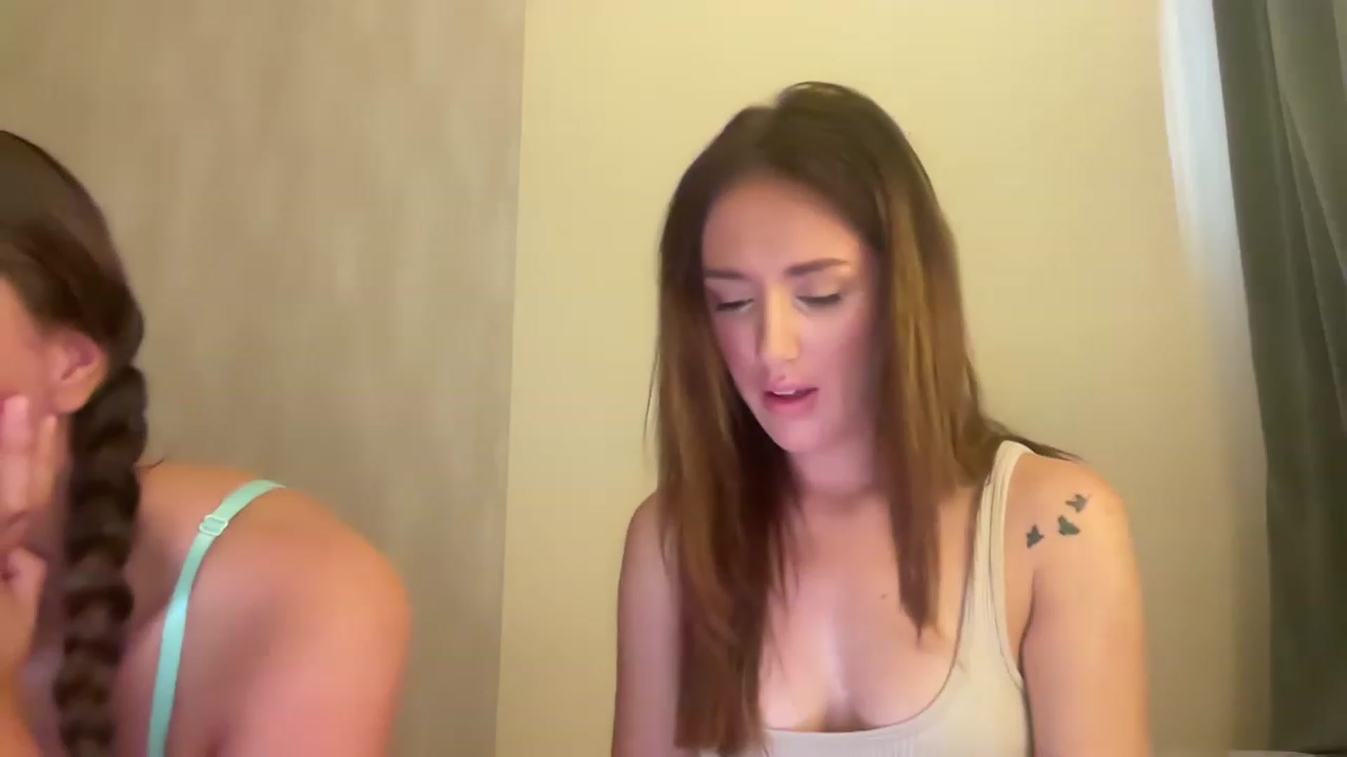 Gallery image thumbnail from adorealice's myfreecams stream on, 07/17/2023, 14:40 image 12 of 20