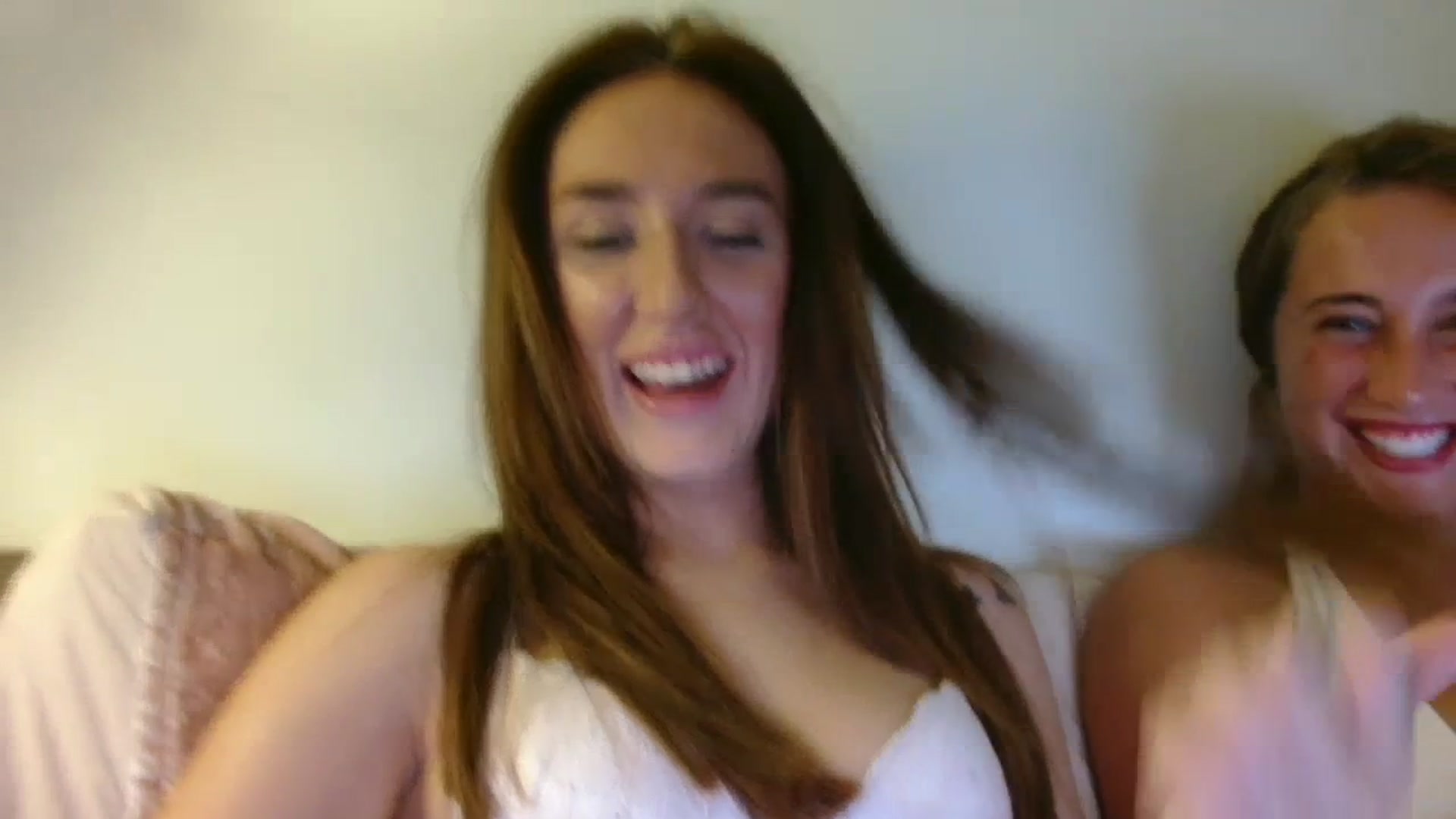 Gallery image thumbnail from adorealice's myfreecams stream on, 07/18/2023, 18:19 image 2 of 20