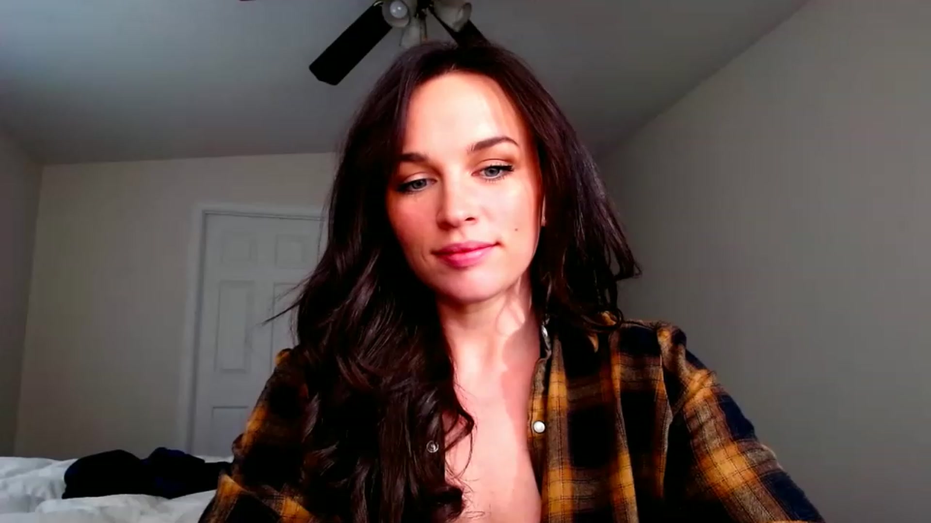 Gallery image thumbnail from adrey_'s myfreecams stream on, 01/03/2023, 23:57 image 5 of 20