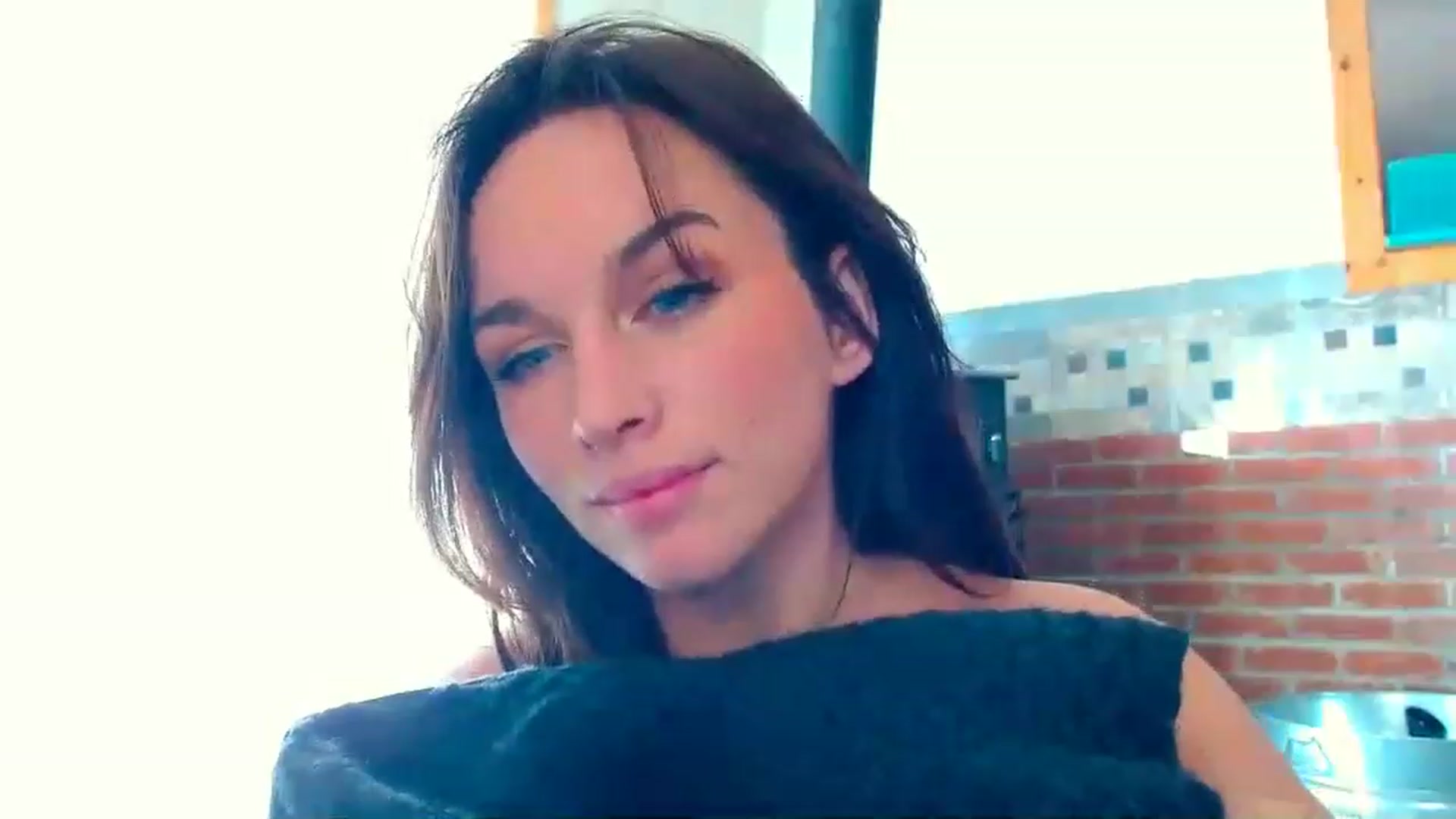 Gallery image thumbnail from adrey_'s myfreecams stream on, 01/17/2023, 23:38 image 16 of 20