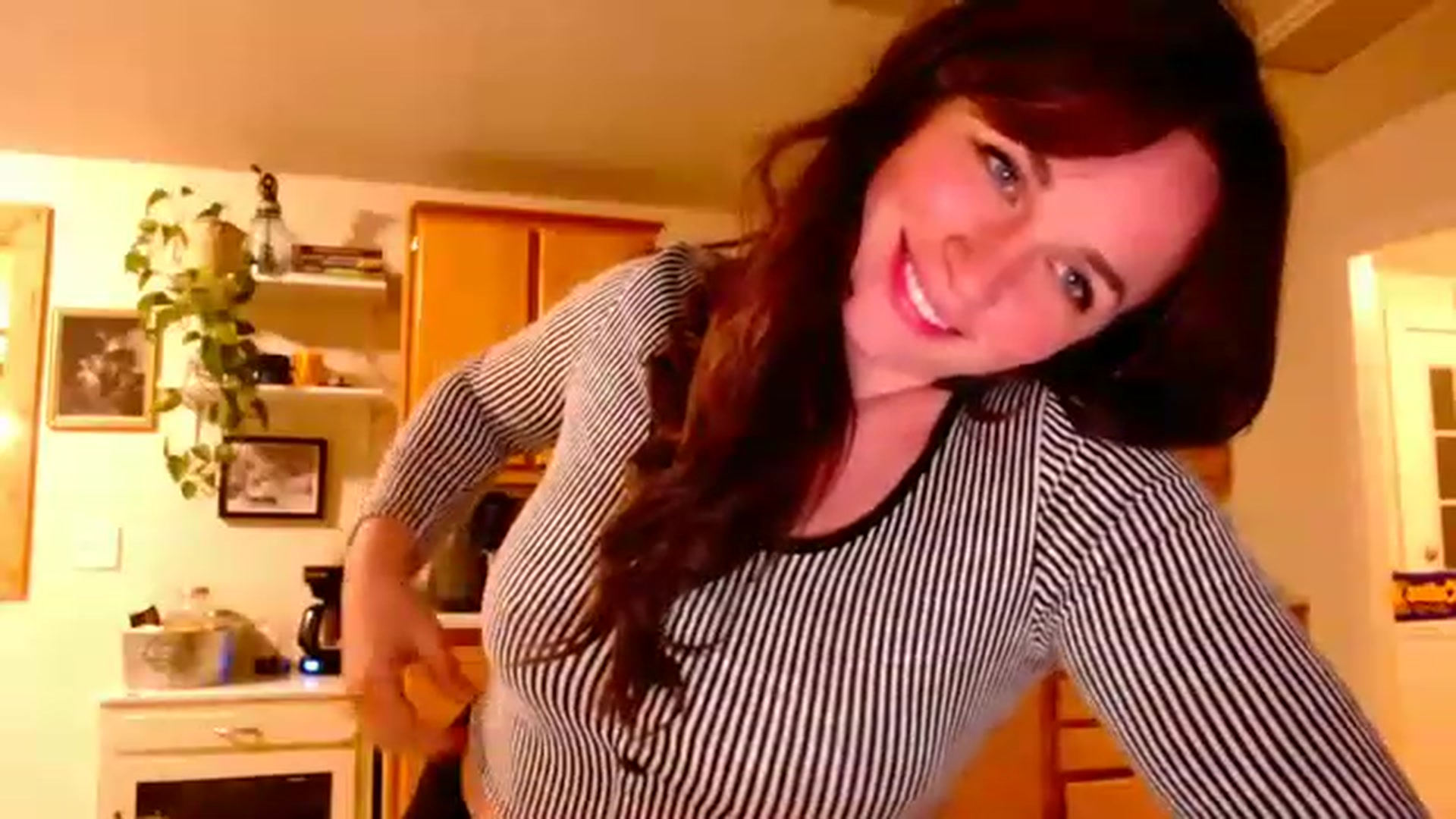Gallery image thumbnail from adrey_'s myfreecams stream on, 03/16/2023, 07:57 image 20 of 20