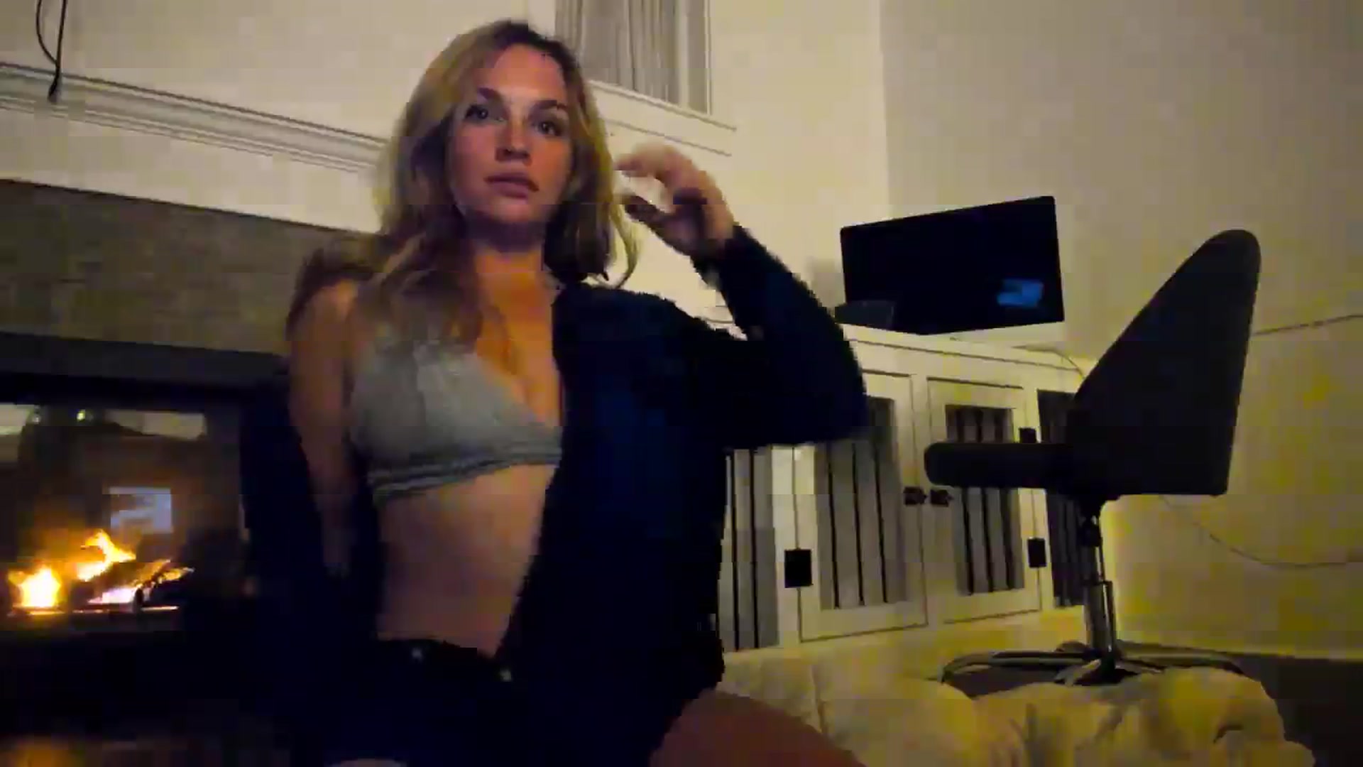 Gallery image thumbnail from adrey_'s myfreecams stream on, 11/20/2023, 04:36 image 12 of 20