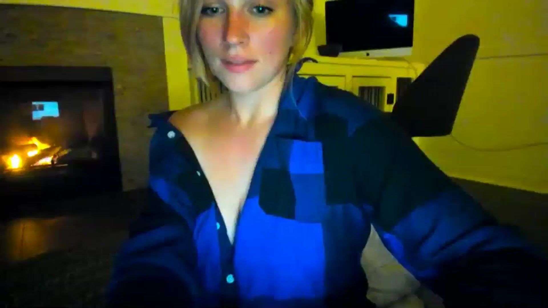 Gallery image thumbnail from adrey_'s myfreecams stream on, 11/20/2023, 05:24 image 16 of 20