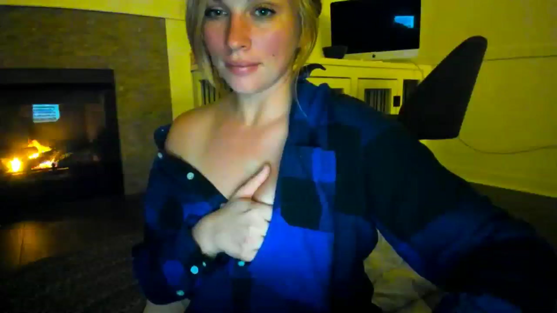 Gallery image thumbnail from adrey_'s myfreecams stream on, 11/20/2023, 05:24 image 15 of 20