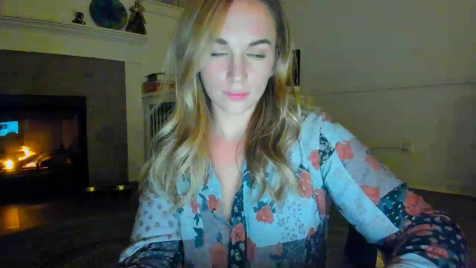 Gallery image thumbnail from adrey_'s myfreecams stream on, 11/30/2023, 04:45 image 10 of 20