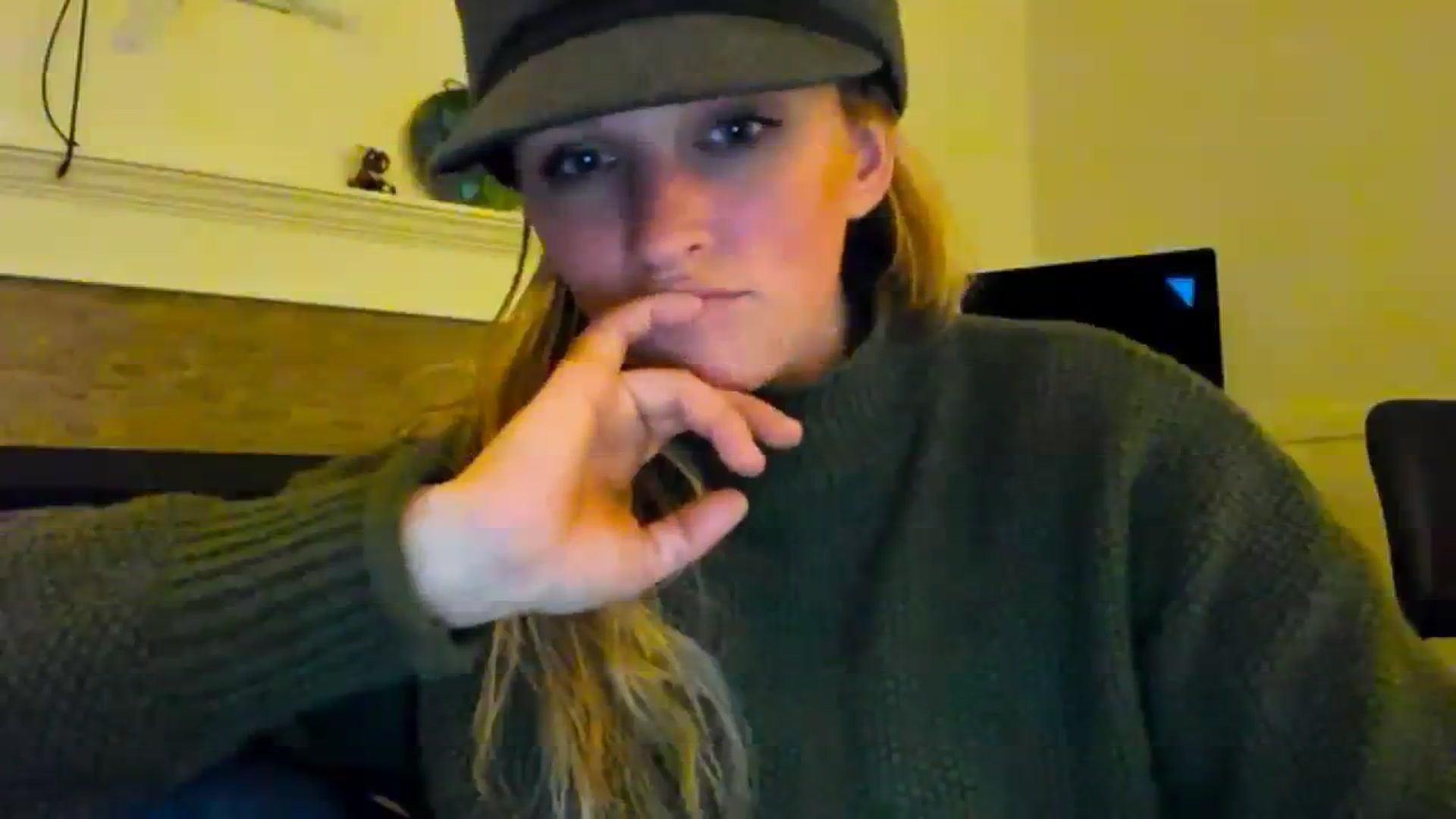 Gallery image thumbnail from adrey_'s myfreecams stream on, 12/04/2023, 04:12 image 13 of 20
