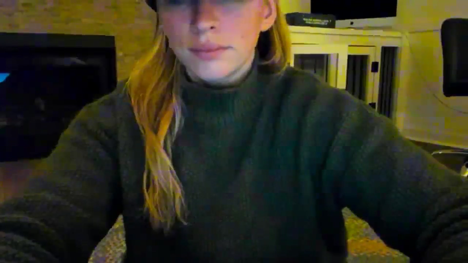 Gallery image thumbnail from adrey_'s myfreecams stream on, 12/04/2023, 04:12 image 18 of 20