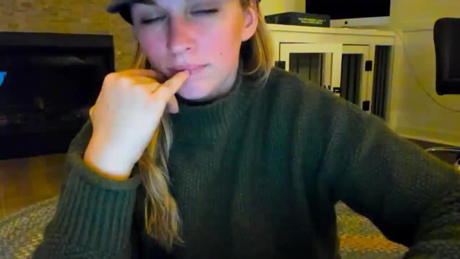 Gallery image thumbnail from adrey_'s myfreecams stream on, 12/04/2023, 04:12 image 19 of 20